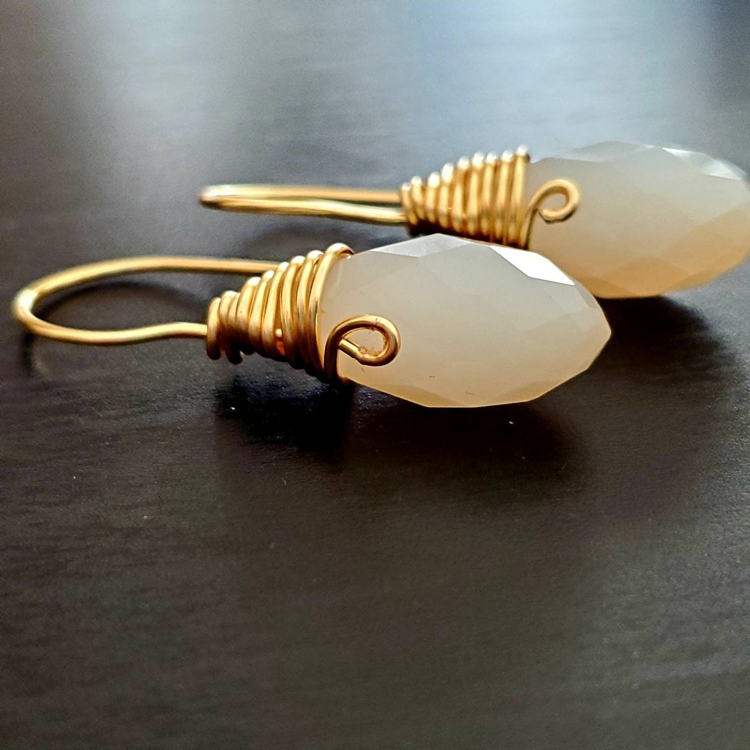 Tear drop earrings, Pear Cut earrings, Bridal Crystal Earrings, Bridesmaid earring, Bridal earring,Dainty teardrop earrings,weddings-giftful