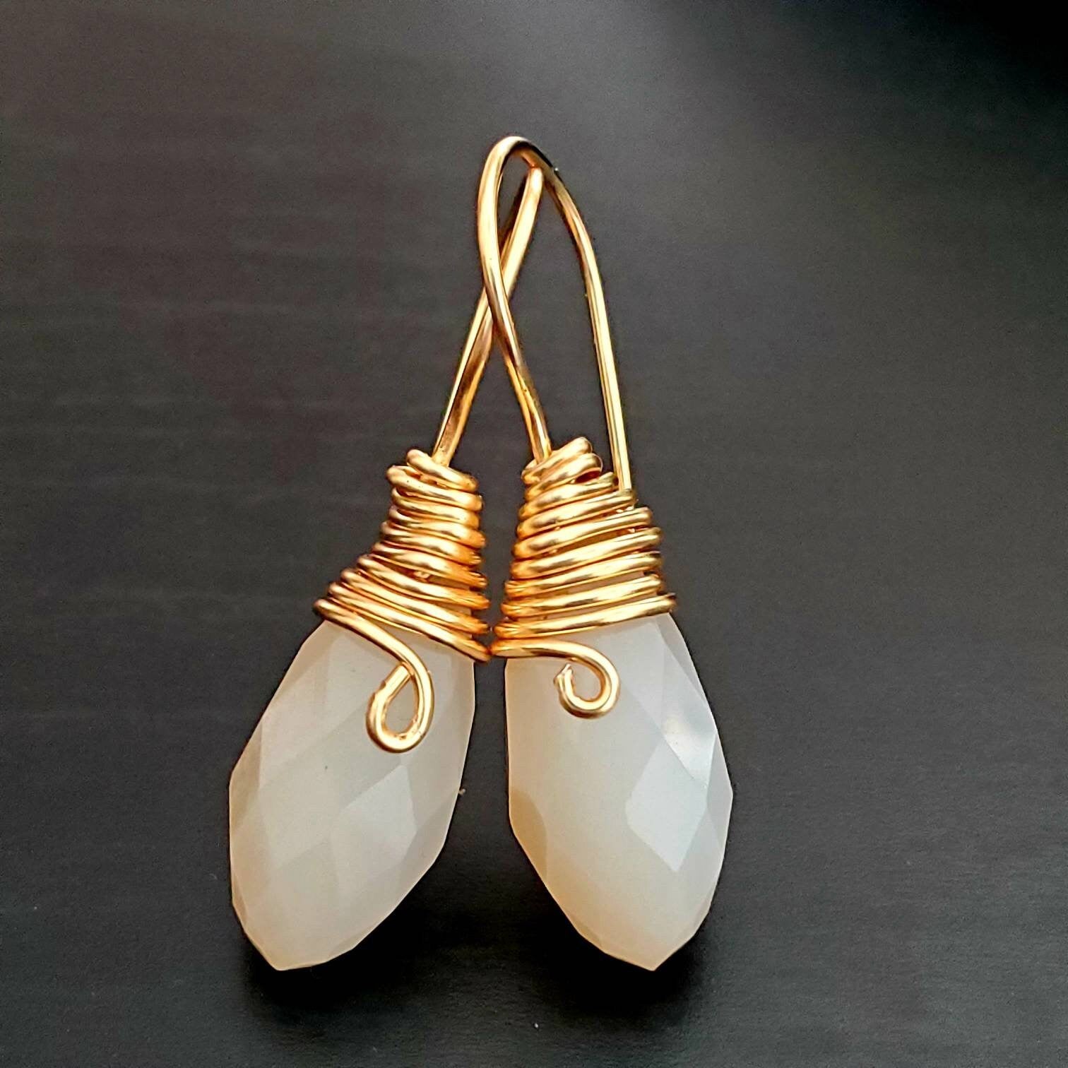 Tear drop earrings, Pear Cut earrings, Bridal Crystal Earrings, Bridesmaid earring, Bridal earring,Dainty teardrop earrings,weddings-giftful