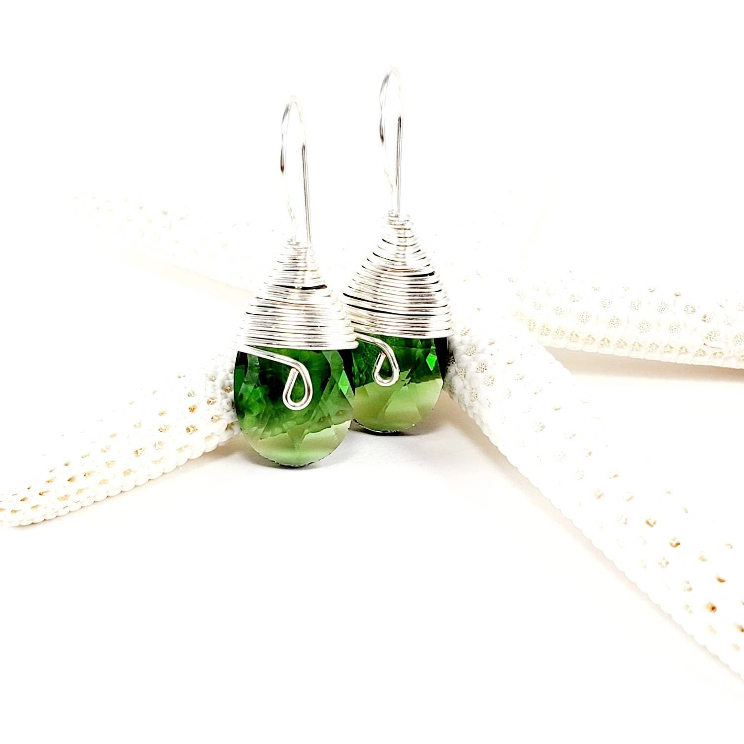 Crystal Green teardrop earrings, Crystal Green Drop Earrings, Bridal Green Drop Earrings,Emerald Green Crystal Earrings,Bridesmaids Earrings