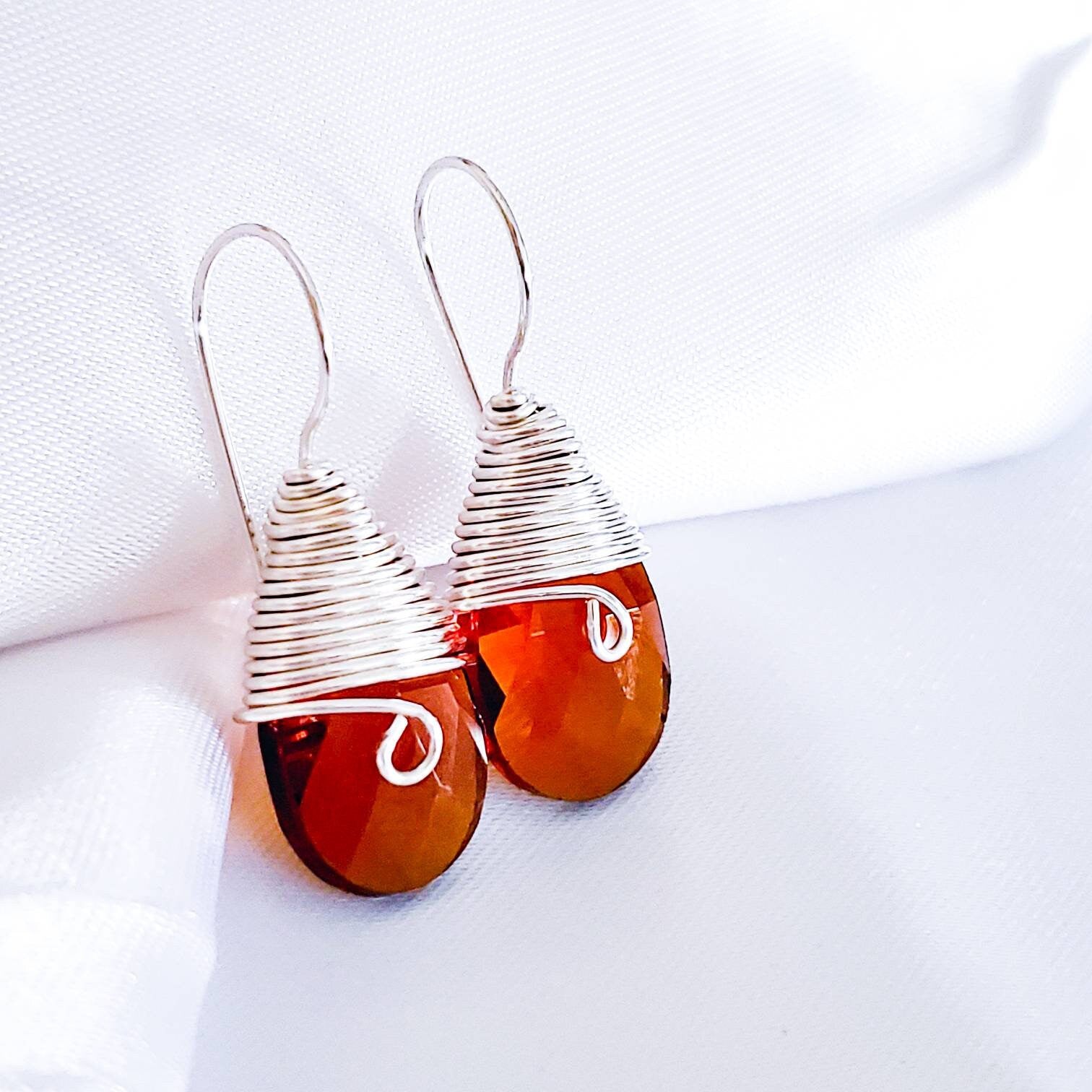 Amber Crystal teardrop earrings, Baltic Honey Amber Earrings, Honey cognac amber earrings, minimaliste earring, earringful, earrings gifted