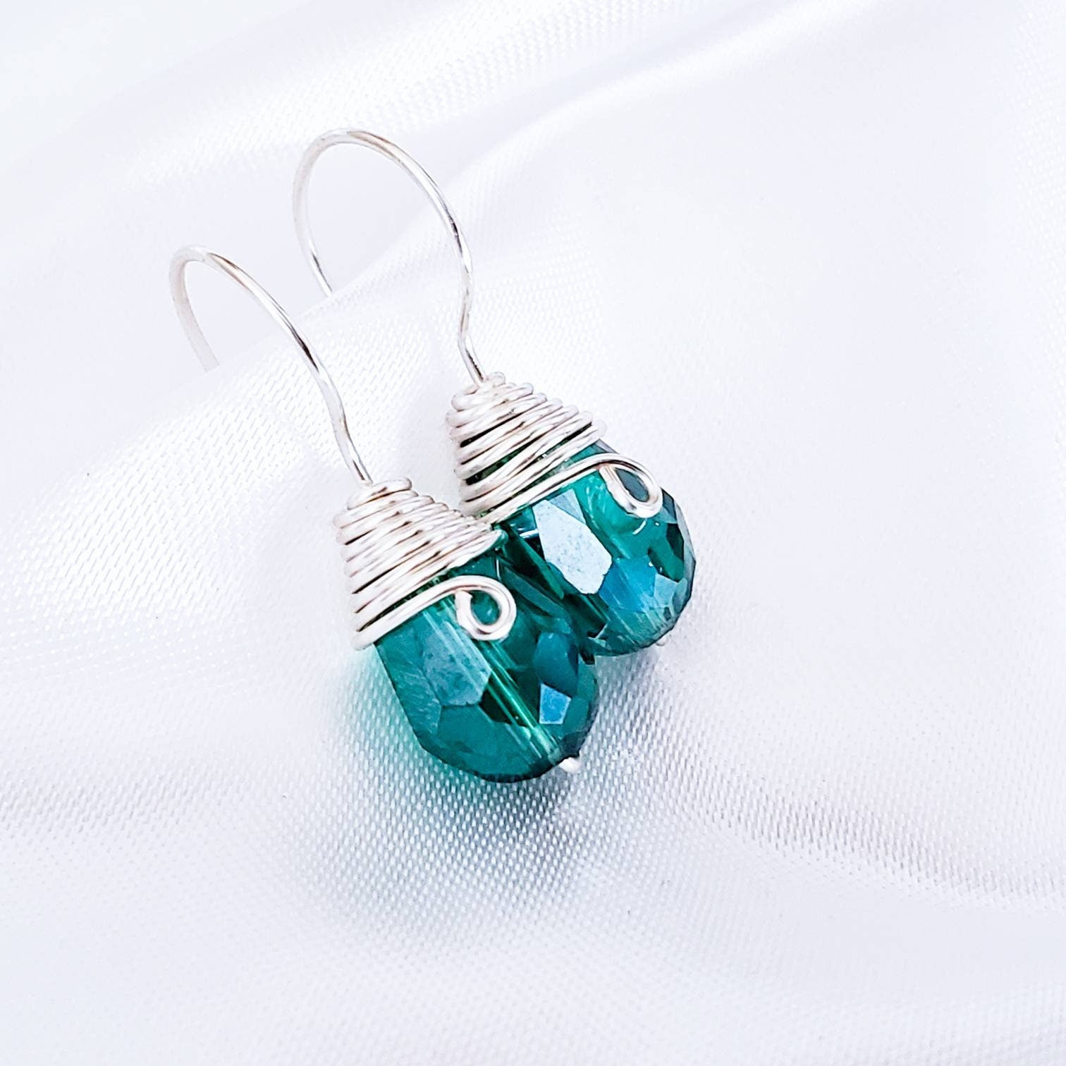 Teardrop Emerald Crystal Drop Dangle Earrings, teardrop crystal earrings, Tiny drop earrings, green glass teardrop earrings Minimal