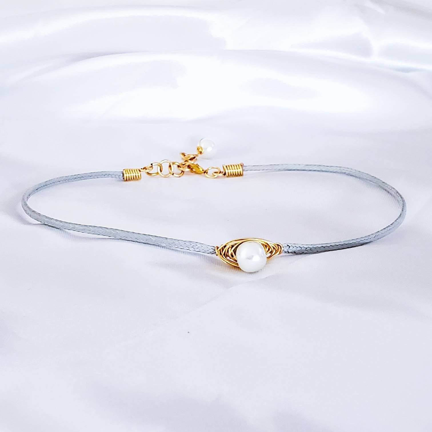 Thin Pearl Choker Necklace, LEATHER choker necklace, Dainty Pearl Necklace, Choker collar necklace, gifted sister, gifted mom giftful