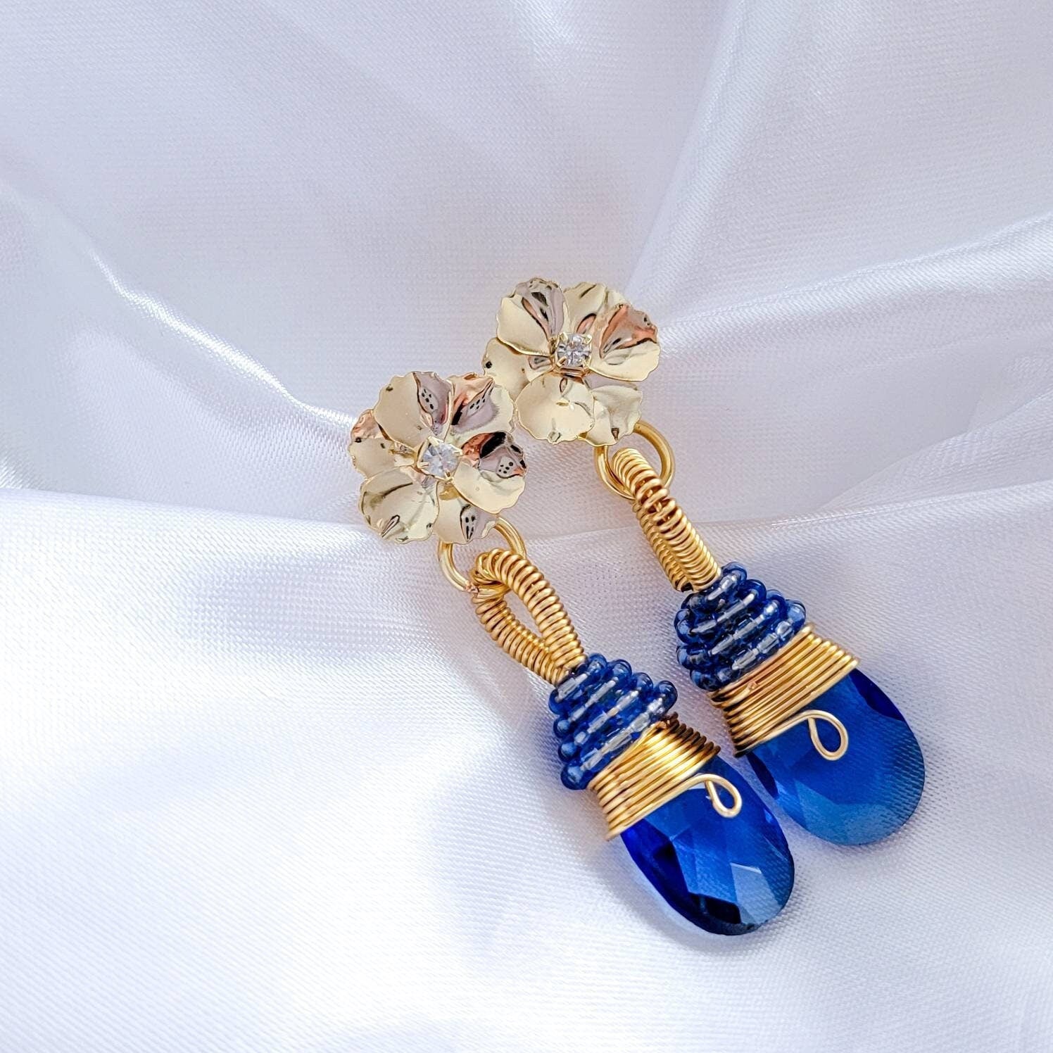 Tear drop earrings, Waterdrop earring, casual earrings, floral leaf earrings, dangling earrings, blue dangle earrings, light blue earrings