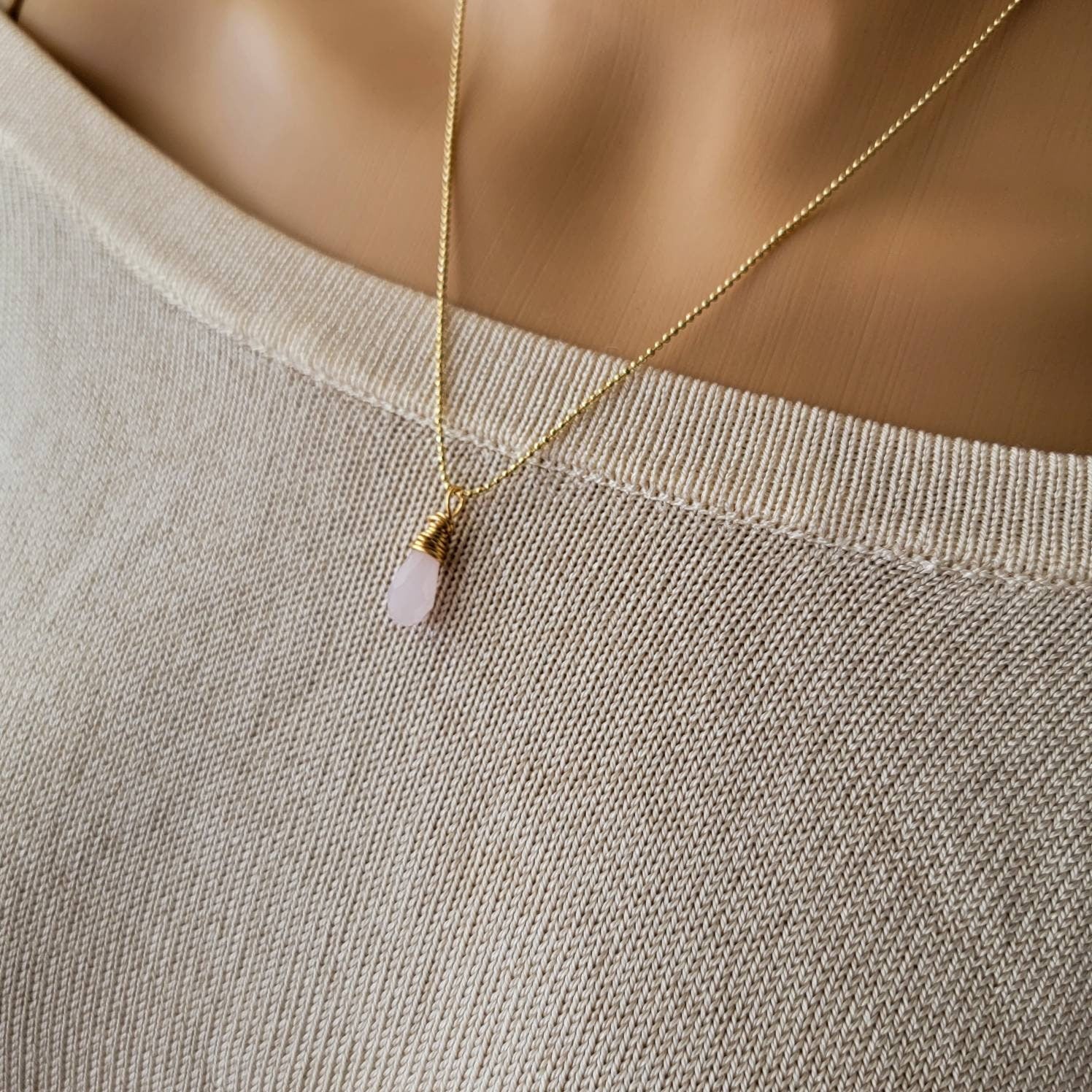 Crystal necklace rose quartz, Healing rose quartz necklace, Thin necklace chain, Gold thin necklace, crystal-necklace, giftful bridesmaide