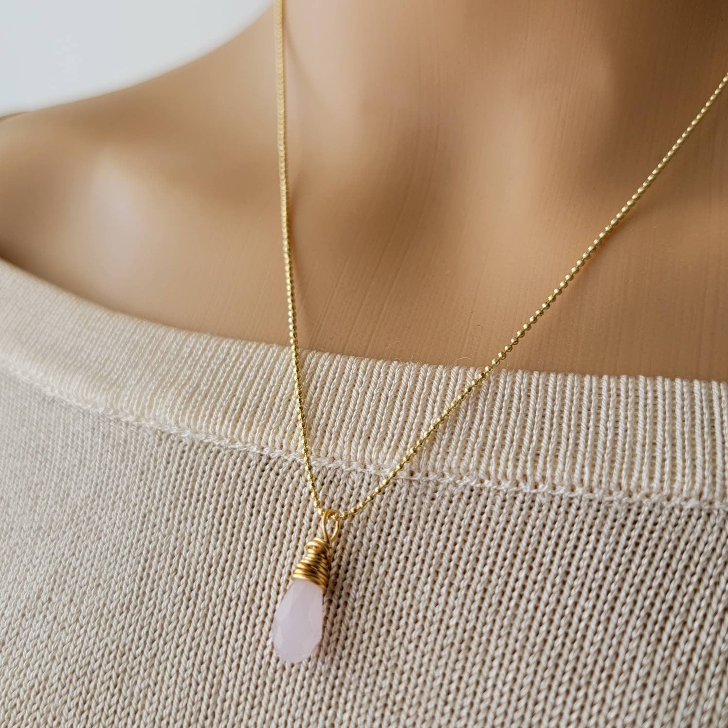 Crystal necklace rose quartz, Healing rose quartz necklace, Thin necklace chain, Gold thin necklace, crystal-necklace, giftful bridesmaide