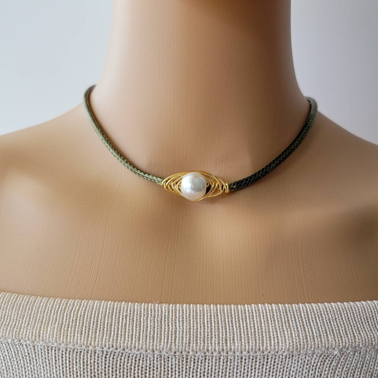 LEATHER CHOKER, Dainty pearl necklace, Leather and pearl necklace, Chunky choker necklace, Leather choker, choker collar necklace for women