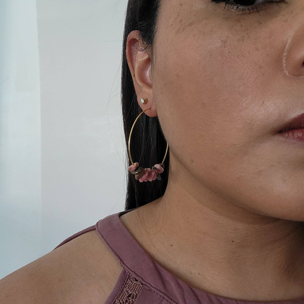 Raw Rhodonite Earrings, Natural Pink Gemstone hoop earrings, Crystal hoop earrings, Thin gold hoop earrings, Natural Pink Rhodonite Earring