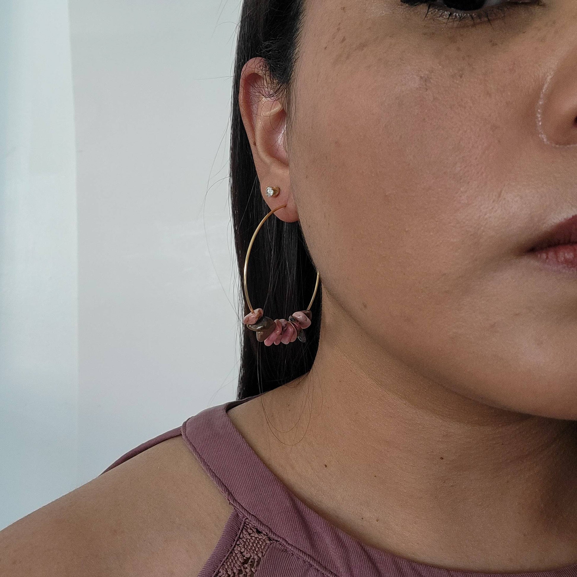 Raw Rhodonite Earrings, Natural Pink Gemstone hoop earrings, Crystal hoop earrings, Thin gold hoop earrings, Natural Pink Rhodonite Earring