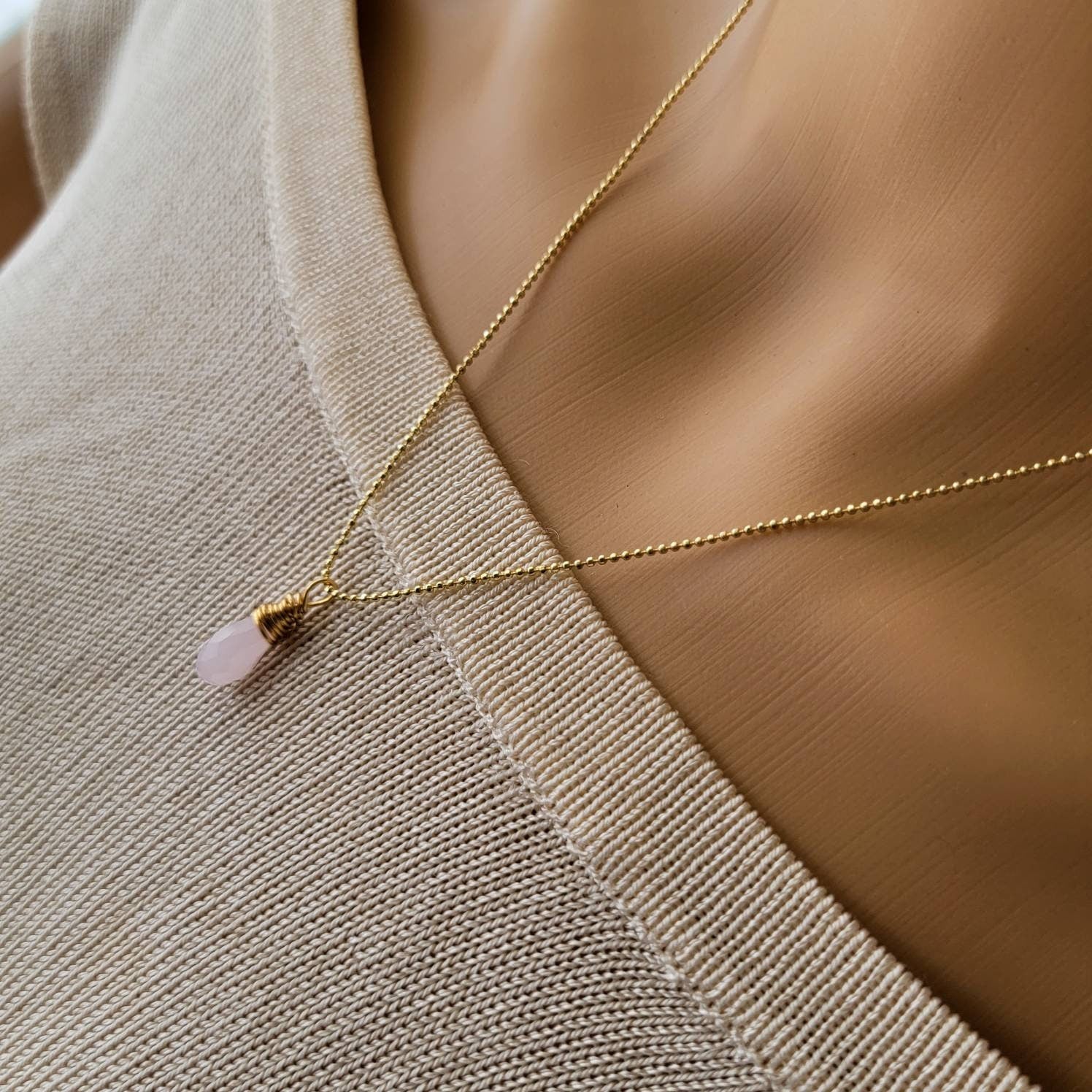 Crystal necklace rose quartz, Healing rose quartz necklace, Thin necklace chain, Gold thin necklace, crystal-necklace, giftful bridesmaide
