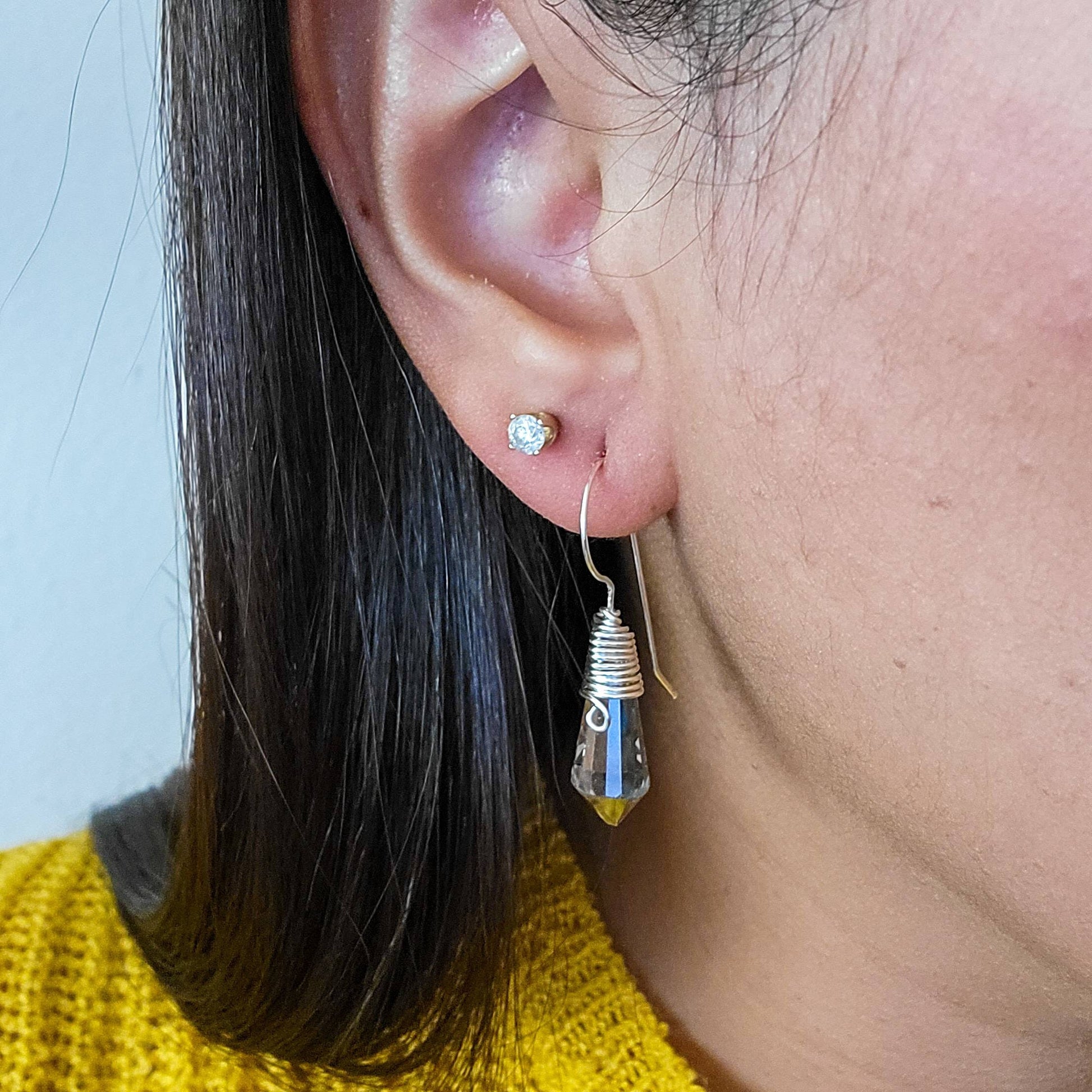 Clear drop earrings, Minimaliste earrings, Gold minimalistic earrings, Crystal quartz earring, Earring gold dainty, Huggie earrings, gifteds