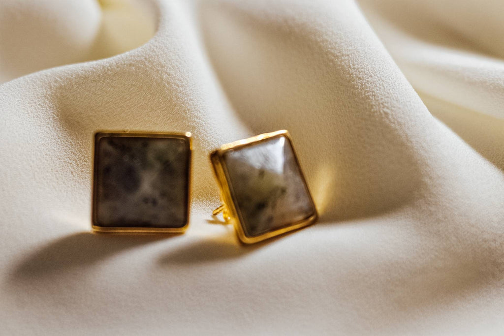 Labradorite Studs earrings, gemstones labradorit, natural labradorit, gold minimalistic earrings, gifted mom giftful, daintyearring