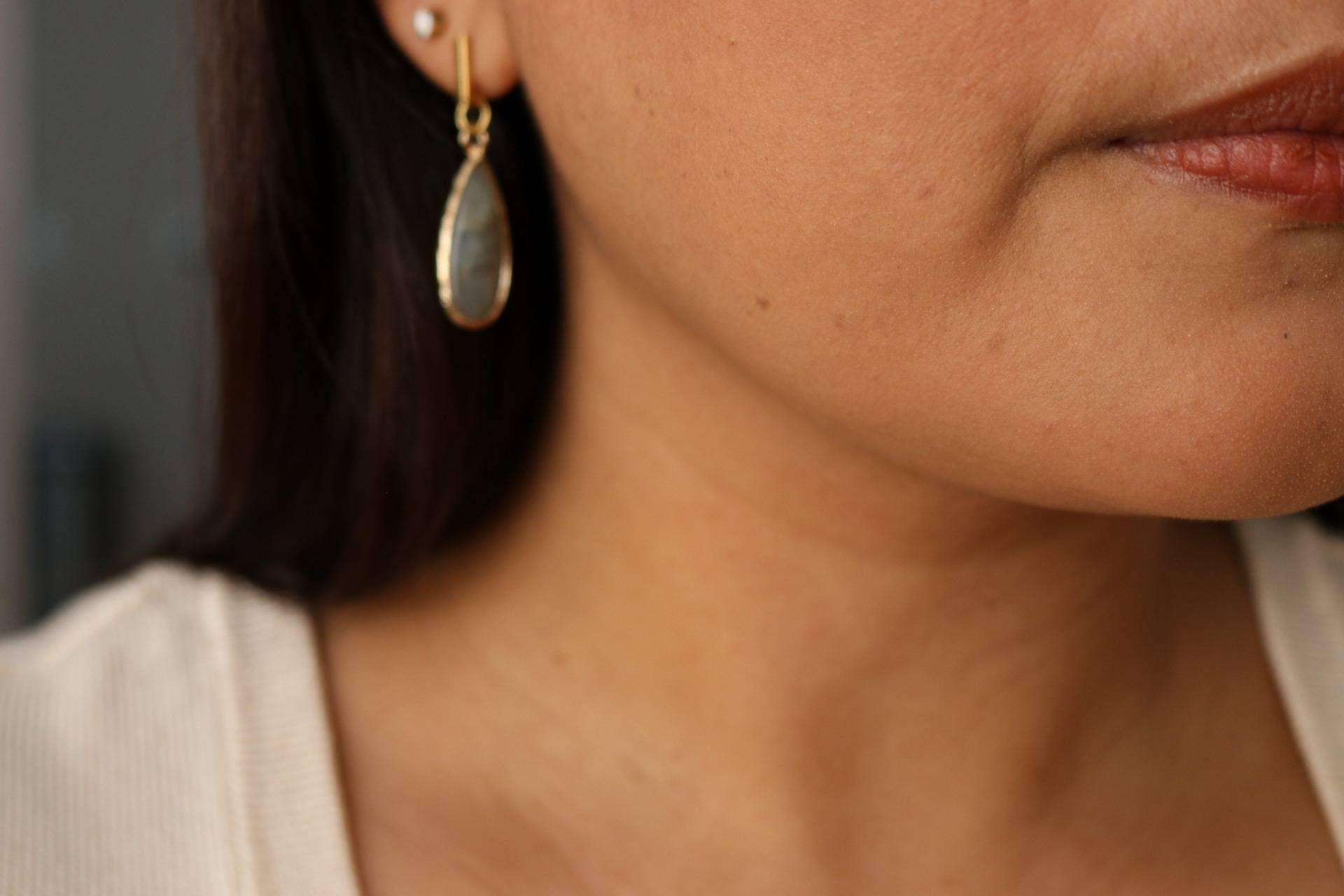 Labradorite gemstone, tear drop earrings, gemstone labradorite, crystal labradorite, dropping earring, stoned earrings, labradorite gift