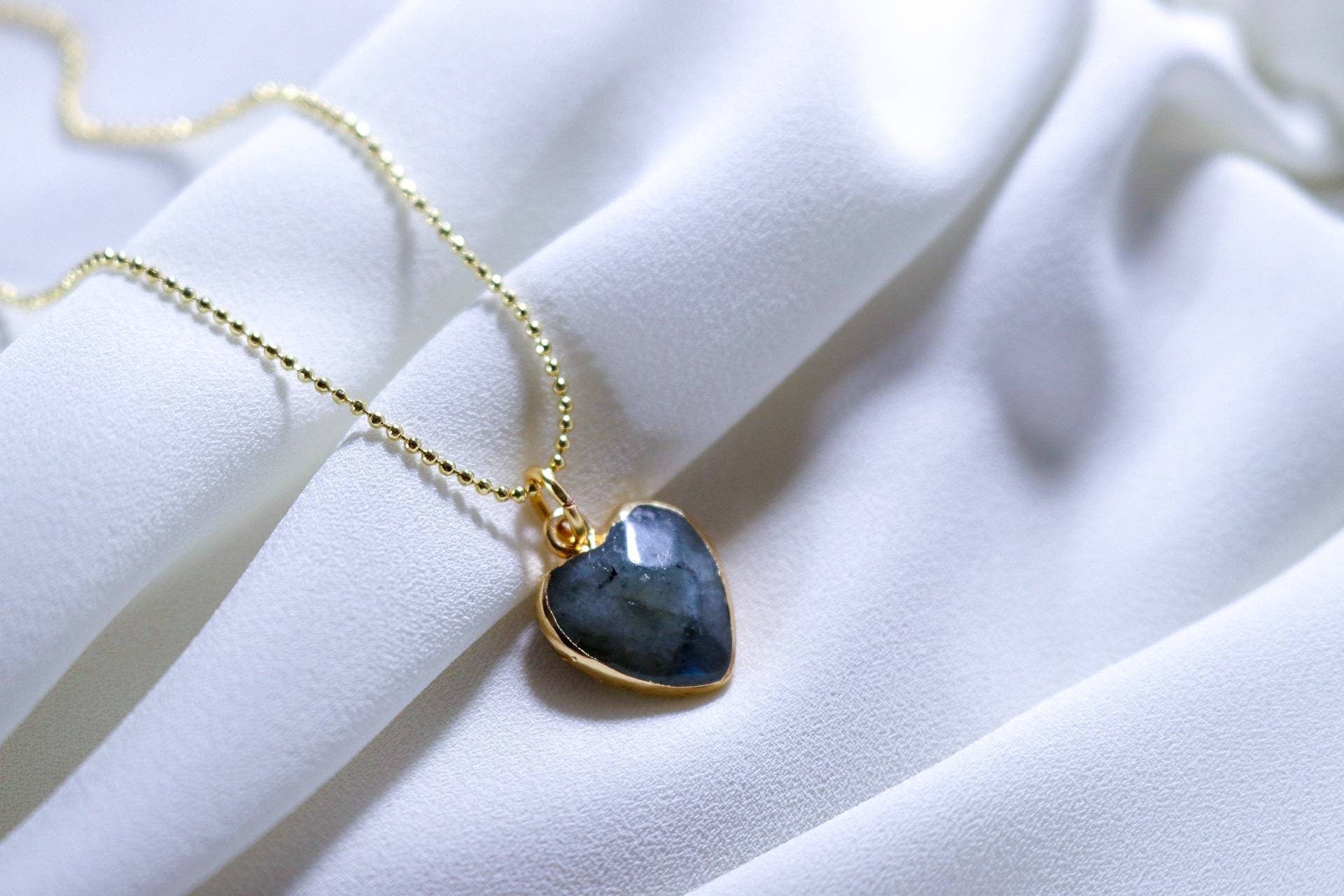 Heart Gemstone Necklace, Rose quartz necklace, Clear quartz necklace, thin gold necklaces, Labradorit necklace, Heart necklace gifted