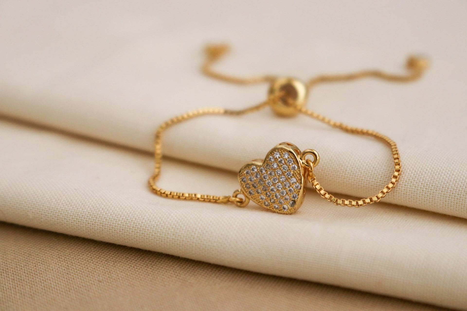 Dainty Heart Gold Bracelet, Heart Charm Bracelet, Tiny Heart Bracelet, Thin Gold Bracelets, Tiny heart Chain, Gifte-For-Women,For gifted mom