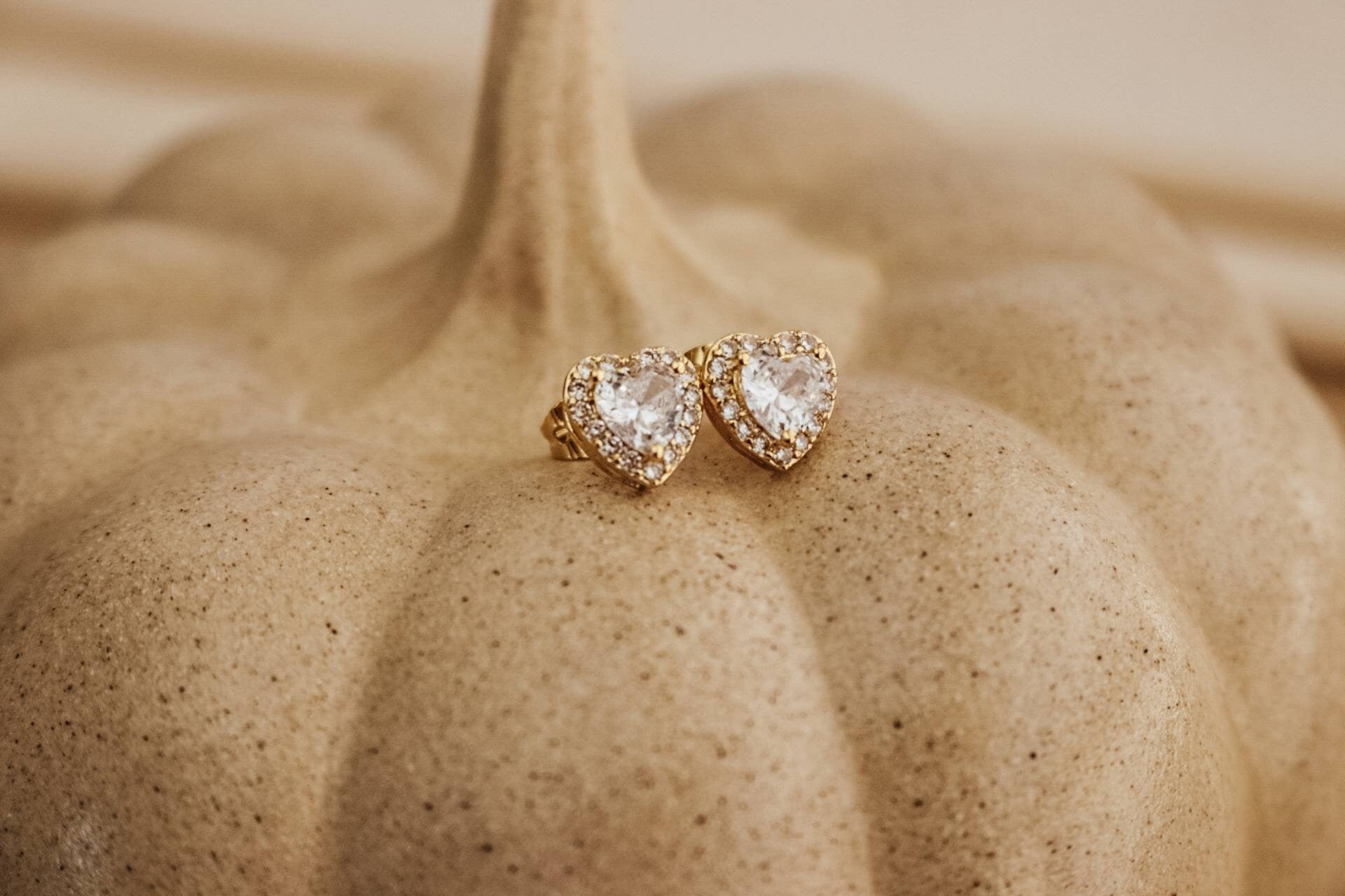 Heart stud earrings, Tiny Heart Stud Earrings, Dainty earrings, minimalistic earring, Heart shaped earrings, gifted earrings valentine's gift