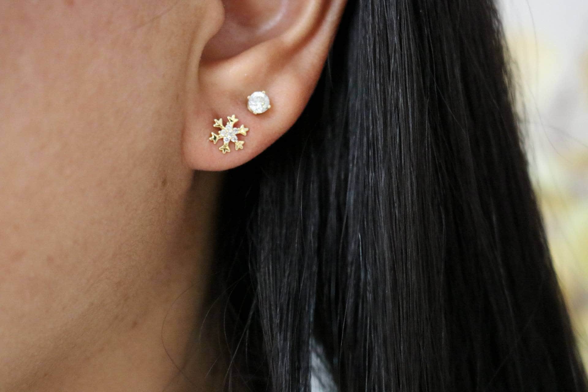 Tiny Snowflake stud gold Earrings, earrings+christmas, WINTER earrings, Snow earrings, giftful earrings, christmas-gifted, christmas giftful