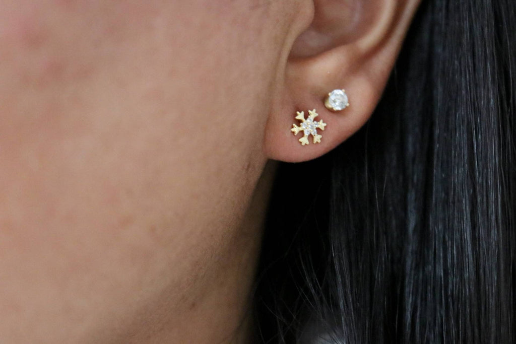 Tiny Snowflake stud gold Earrings, earrings+christmas, WINTER earrings, Snow earrings, giftful earrings, christmas-gifted, christmas giftful