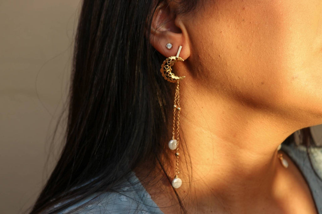 Pearl Crescent moon earrings, Pearl threader moon earrings, Moon phase earrings, Celestial earrings, Crescent earrings, Night Sky Earrings