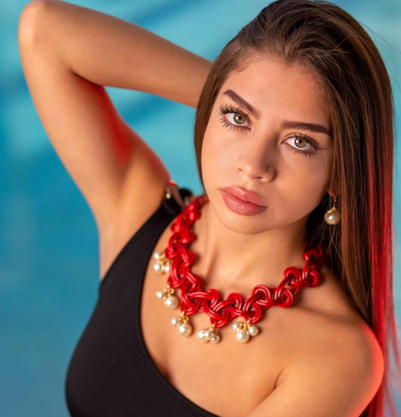 Pearl choker necklace, chunky choker necklace, leather choker red,  gifted choker, chunky charm necklace, moms gifted, necklace giftful
