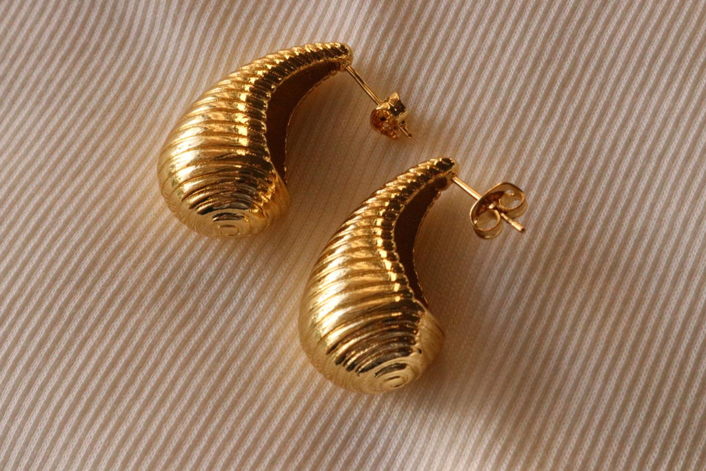 Thick hoops earrings, chunky earring hoops, dainty hoop gold earrings, silvered-earring, giftful earrings, giftful daughter, giftful sister