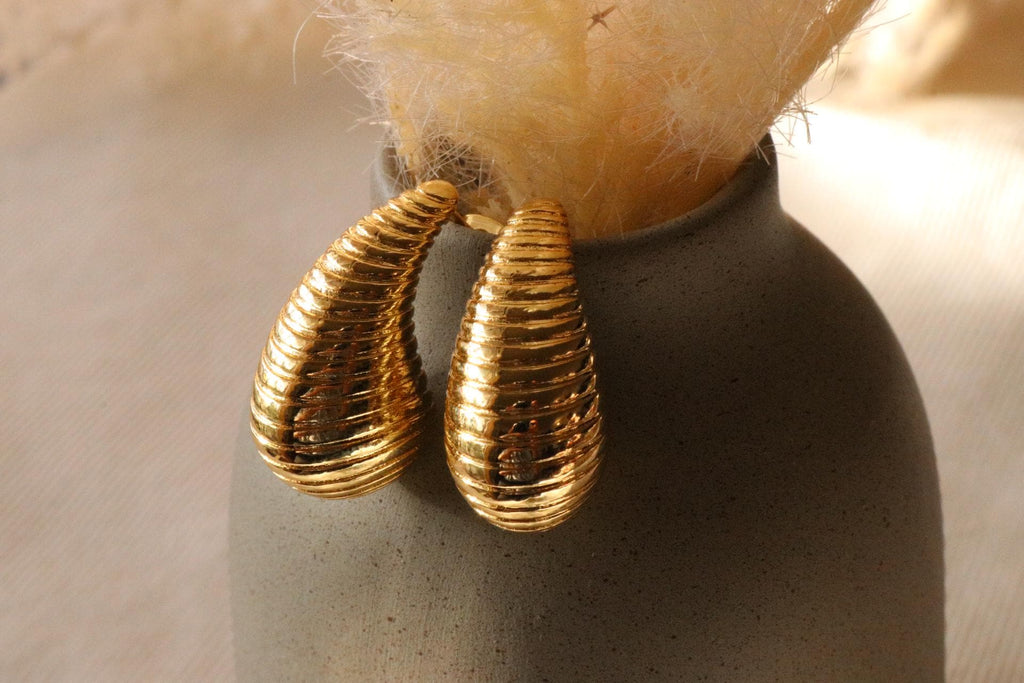 Thick hoops earrings, chunky earring hoops, dainty hoop gold earrings, silvered-earring, giftful earrings, giftful daughter, giftful sister