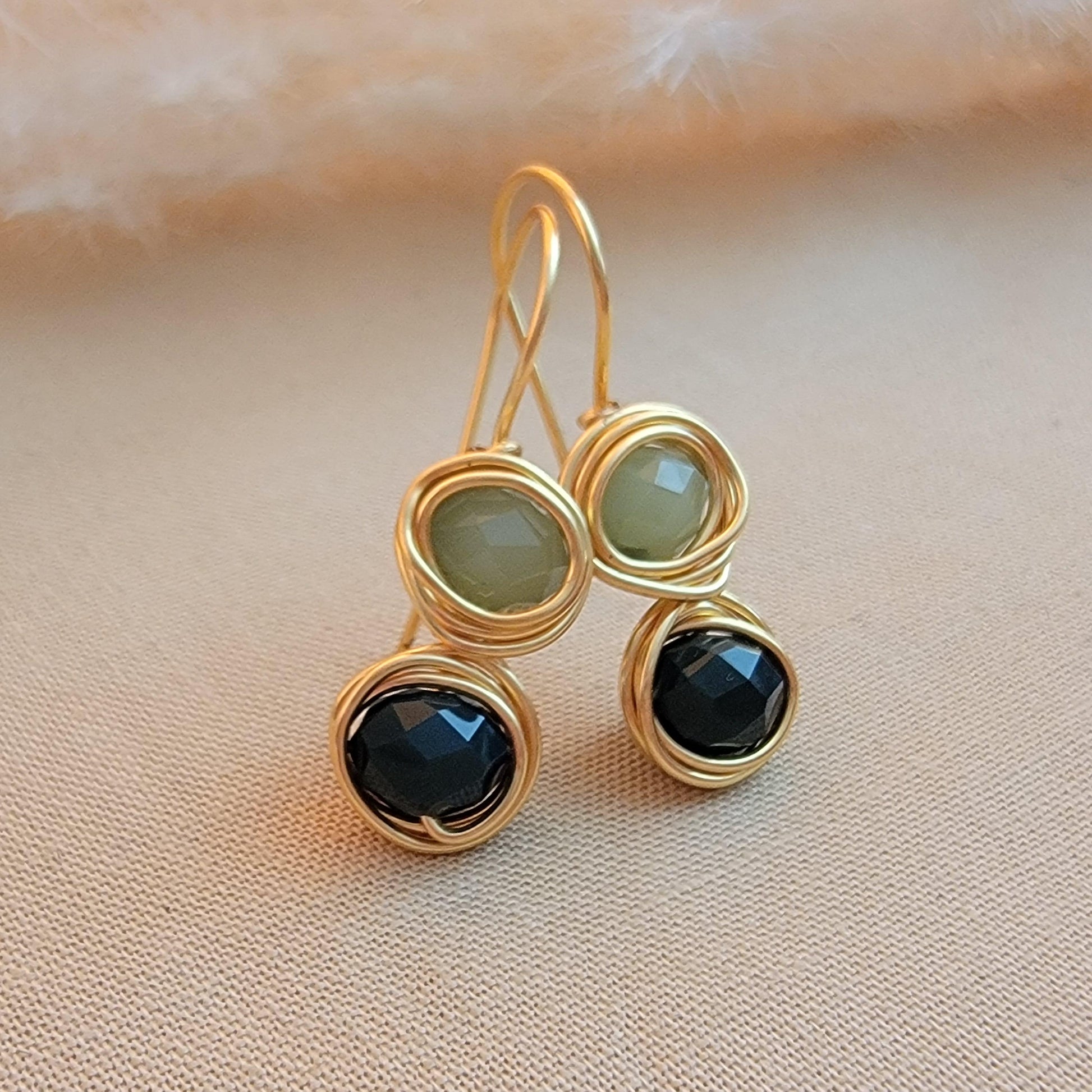 Dainty minimalist earrings, tini earrings, huggie earrings, crystal earrings, drops earrings, dropping earring, minimaliste earring