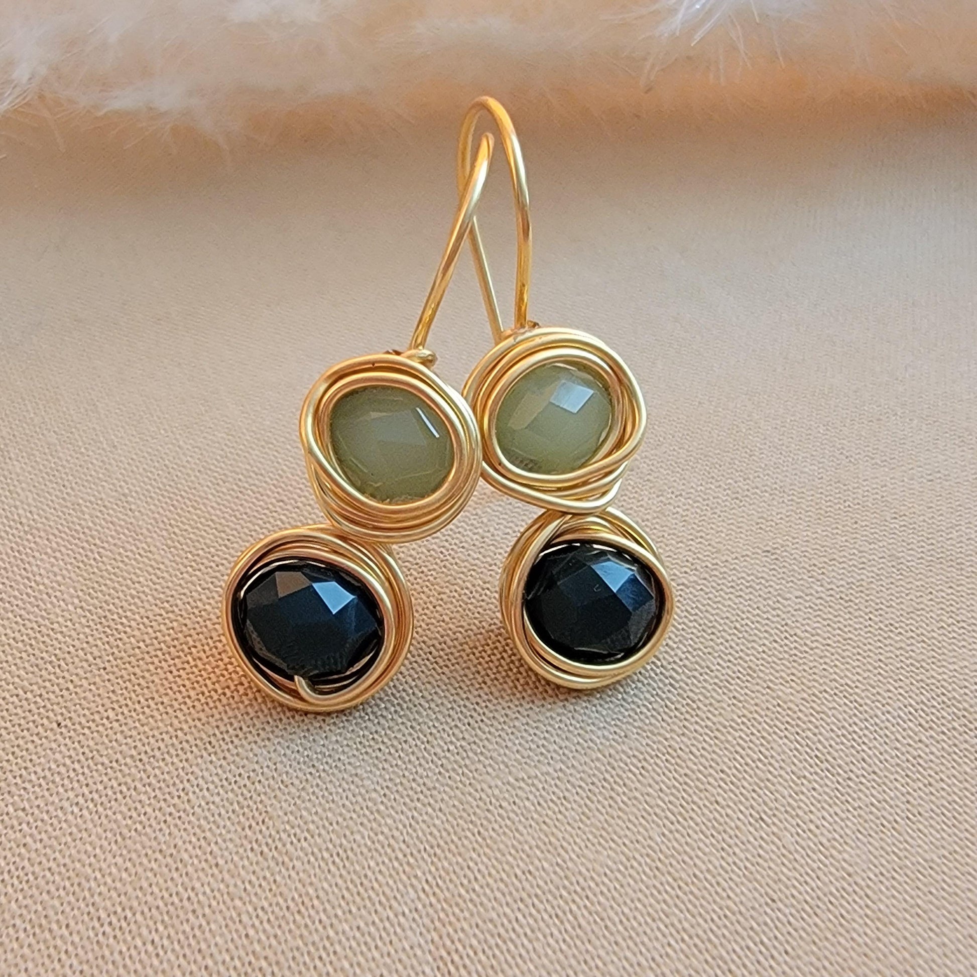 Dainty minimalist earrings, tini earrings, huggie earrings, crystal earrings, drops earrings, dropping earring, minimaliste earring