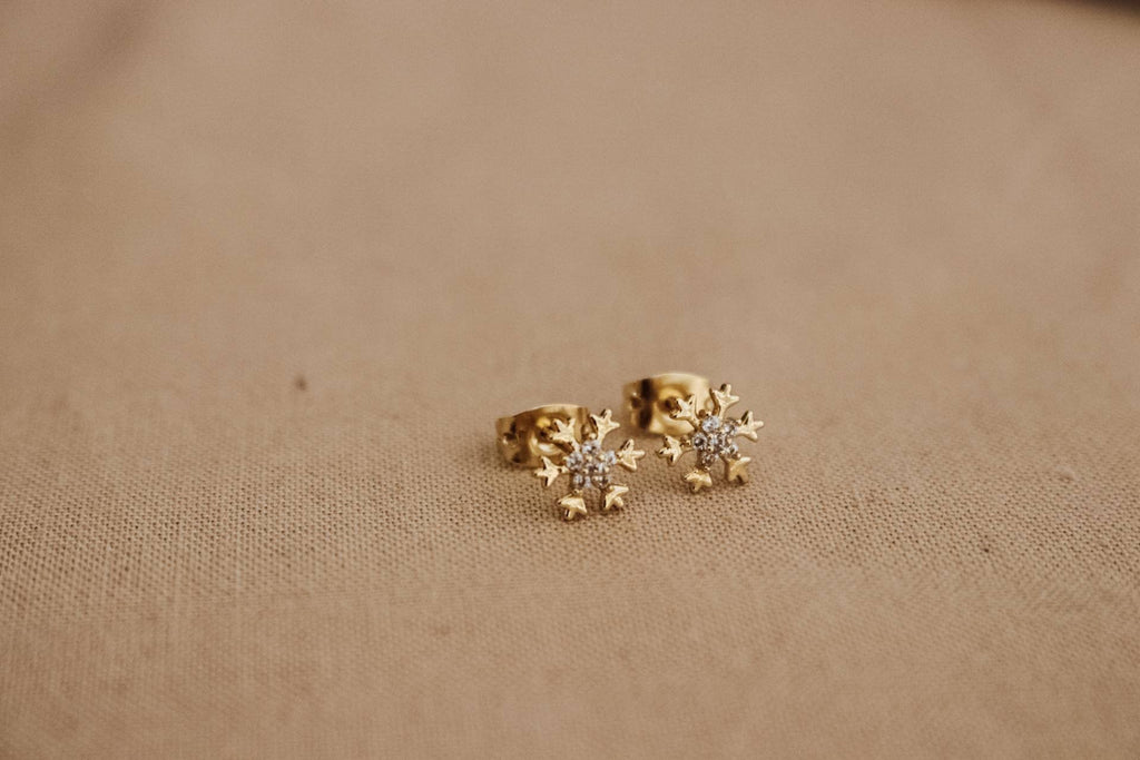Tiny Snowflake stud gold Earrings, earrings+christmas, WINTER earrings, Snow earrings, giftful earrings, christmas-gifted, christmas giftful