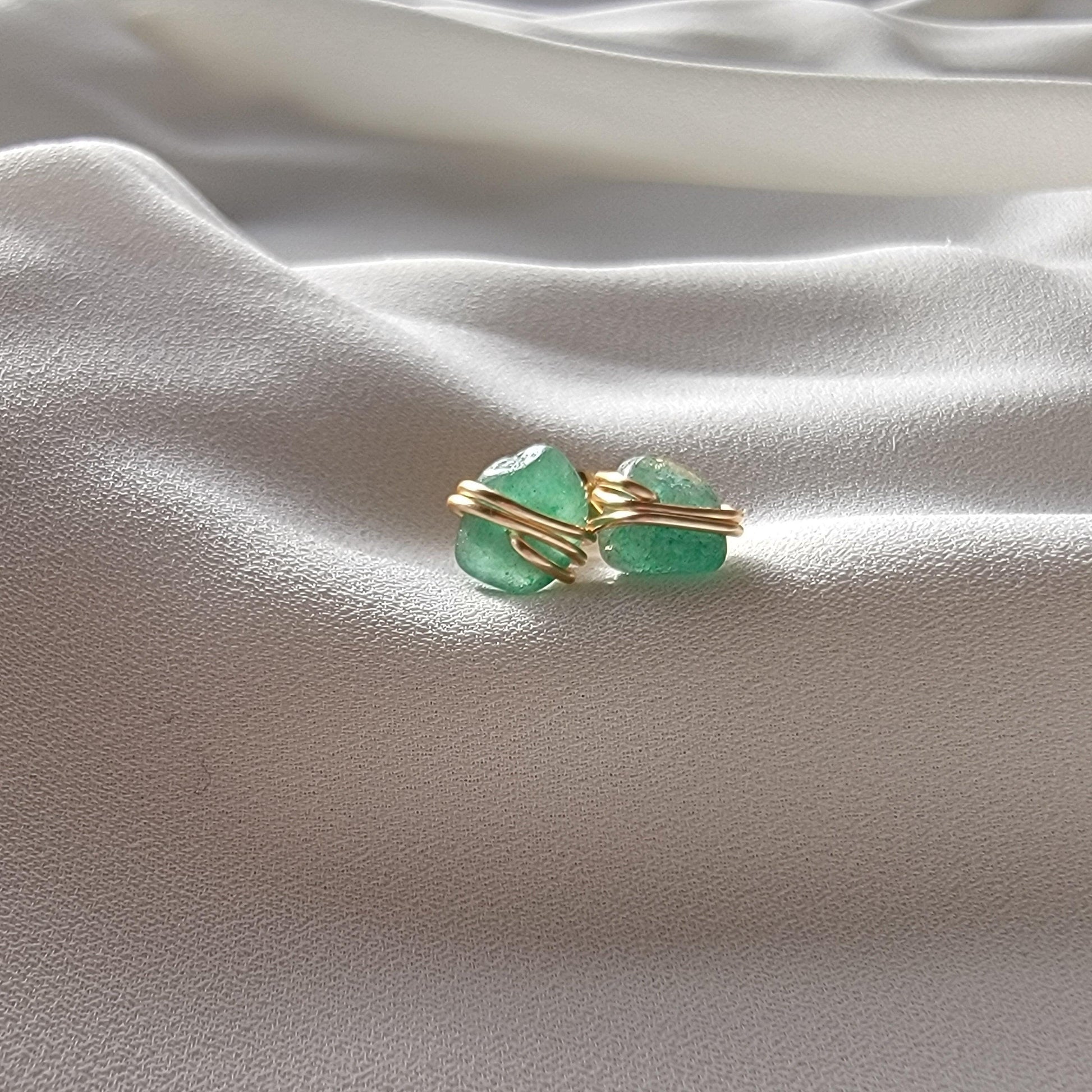 Clear crystal quartz post earrings, Raw crystal earrings, Earrings studs stone tiny, gold minimalistic earrings, Bridesmaide earrings,