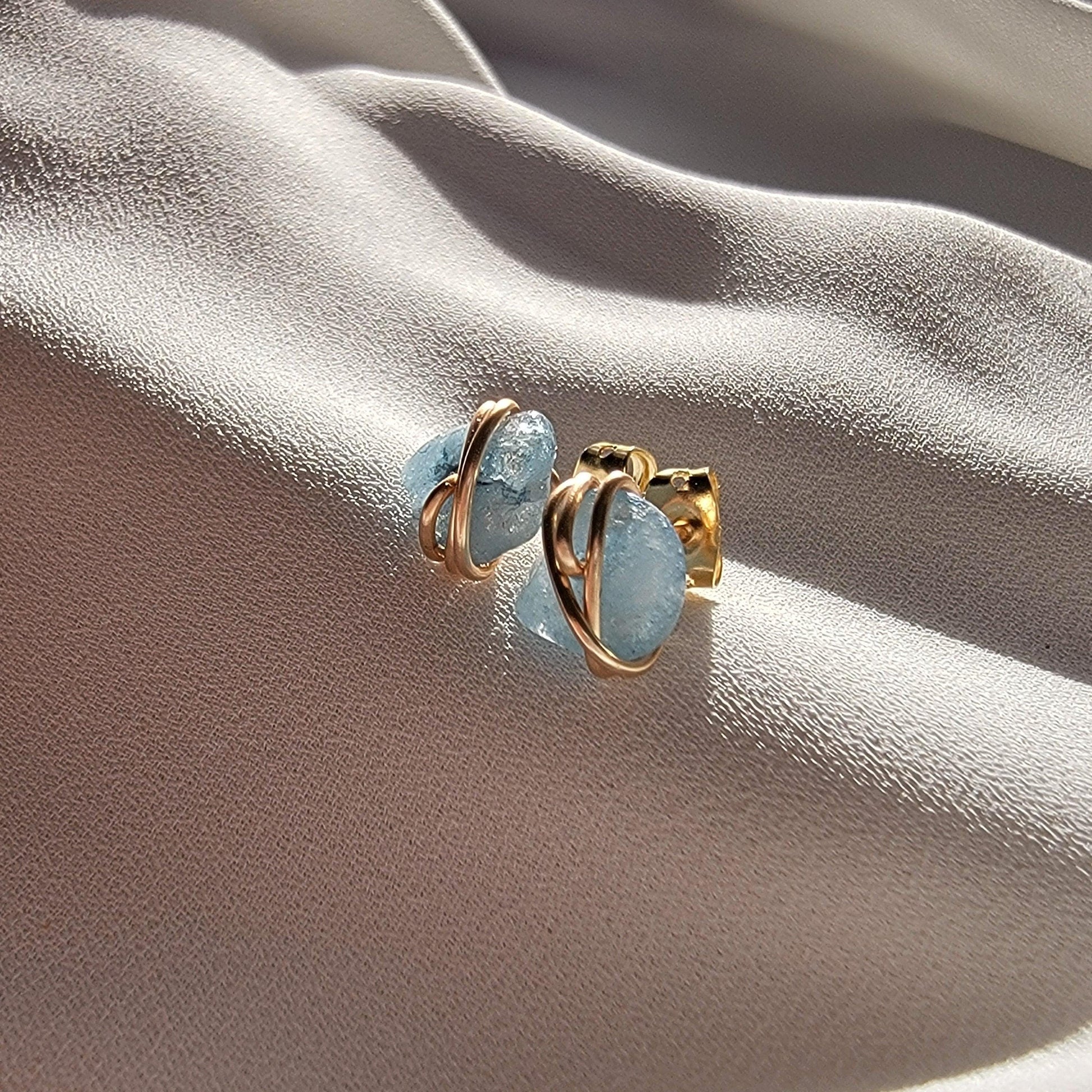 Clear crystal quartz post earrings, Raw crystal earrings, Earrings studs stone tiny, gold minimalistic earrings, Bridesmaide earrings,