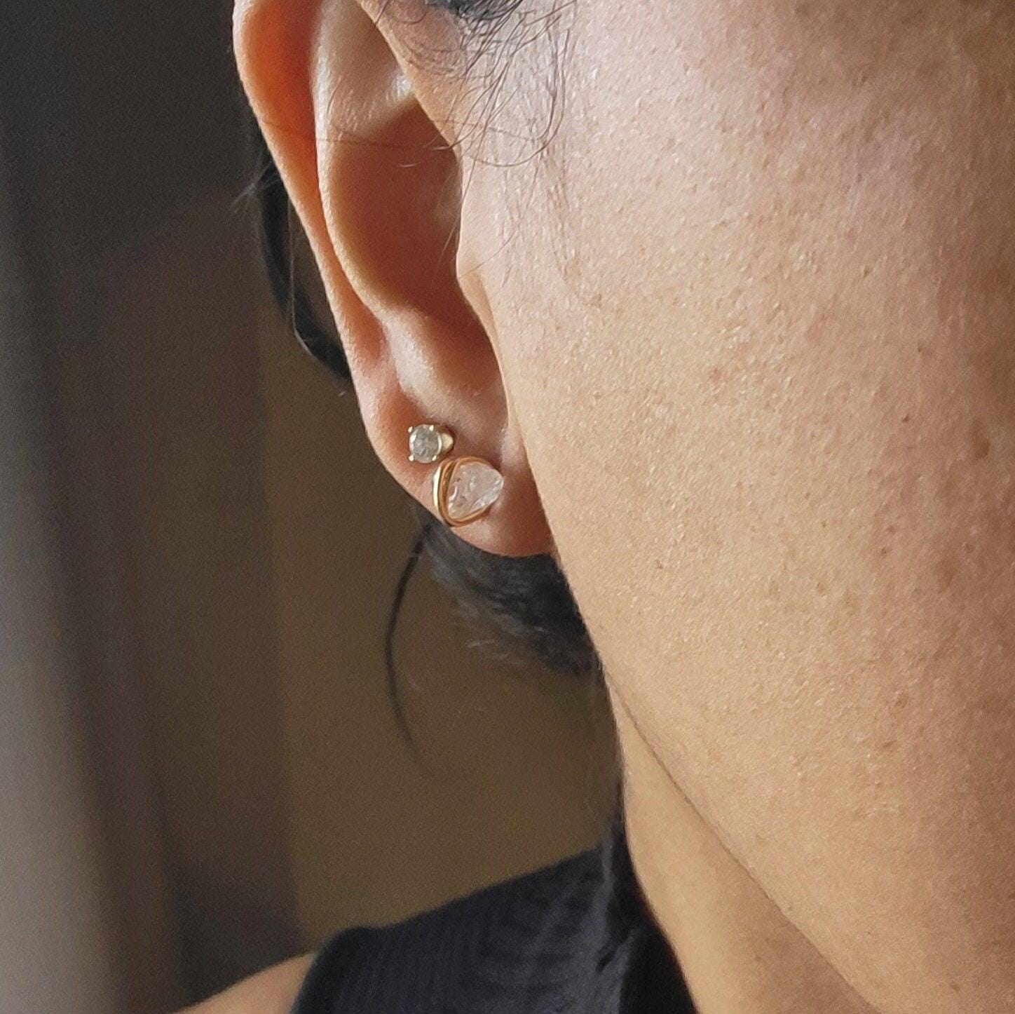 Clear crystal quartz post earrings, Raw crystal earrings, Earrings studs stone tiny, gold minimalistic earrings, Bridesmaide earrings,