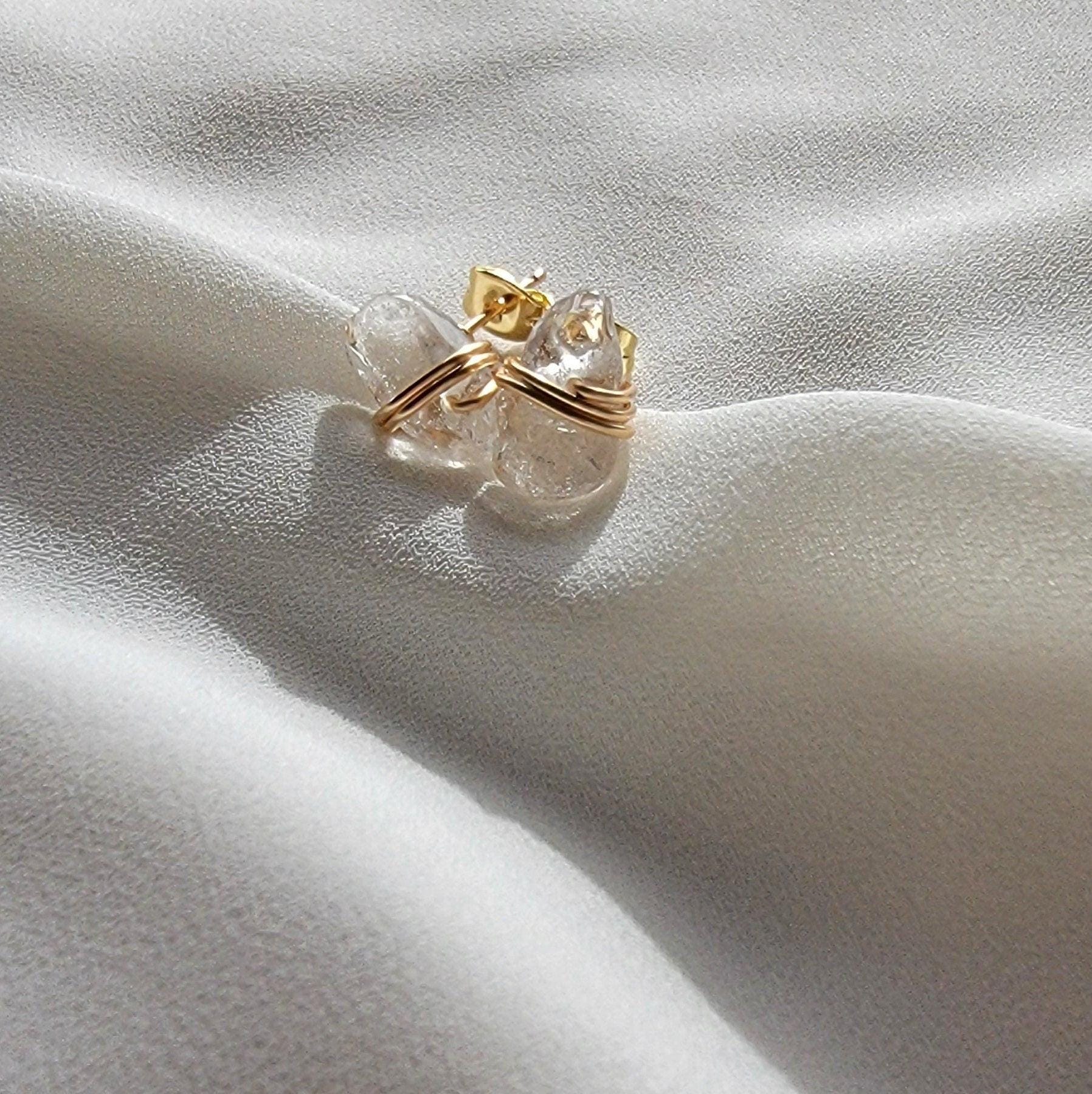 Clear crystal quartz post earrings, Raw crystal earrings, Earrings studs stone tiny, gold minimalistic earrings, Bridesmaide earrings,