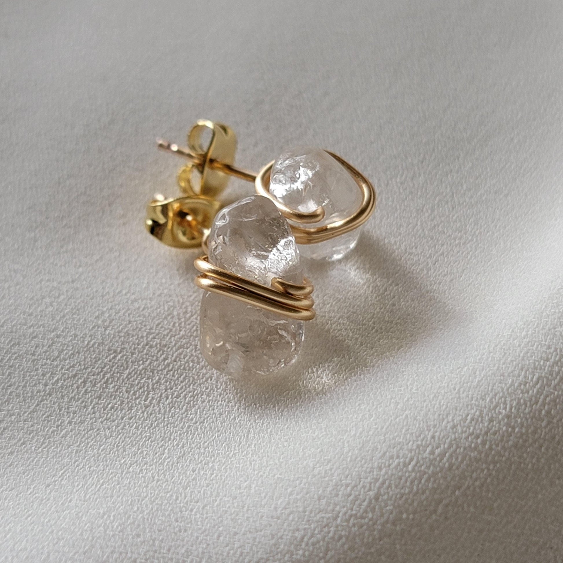 Clear crystal quartz post earrings, Raw crystal earrings, Earrings studs stone tiny, gold minimalistic earrings, Bridesmaide earrings,