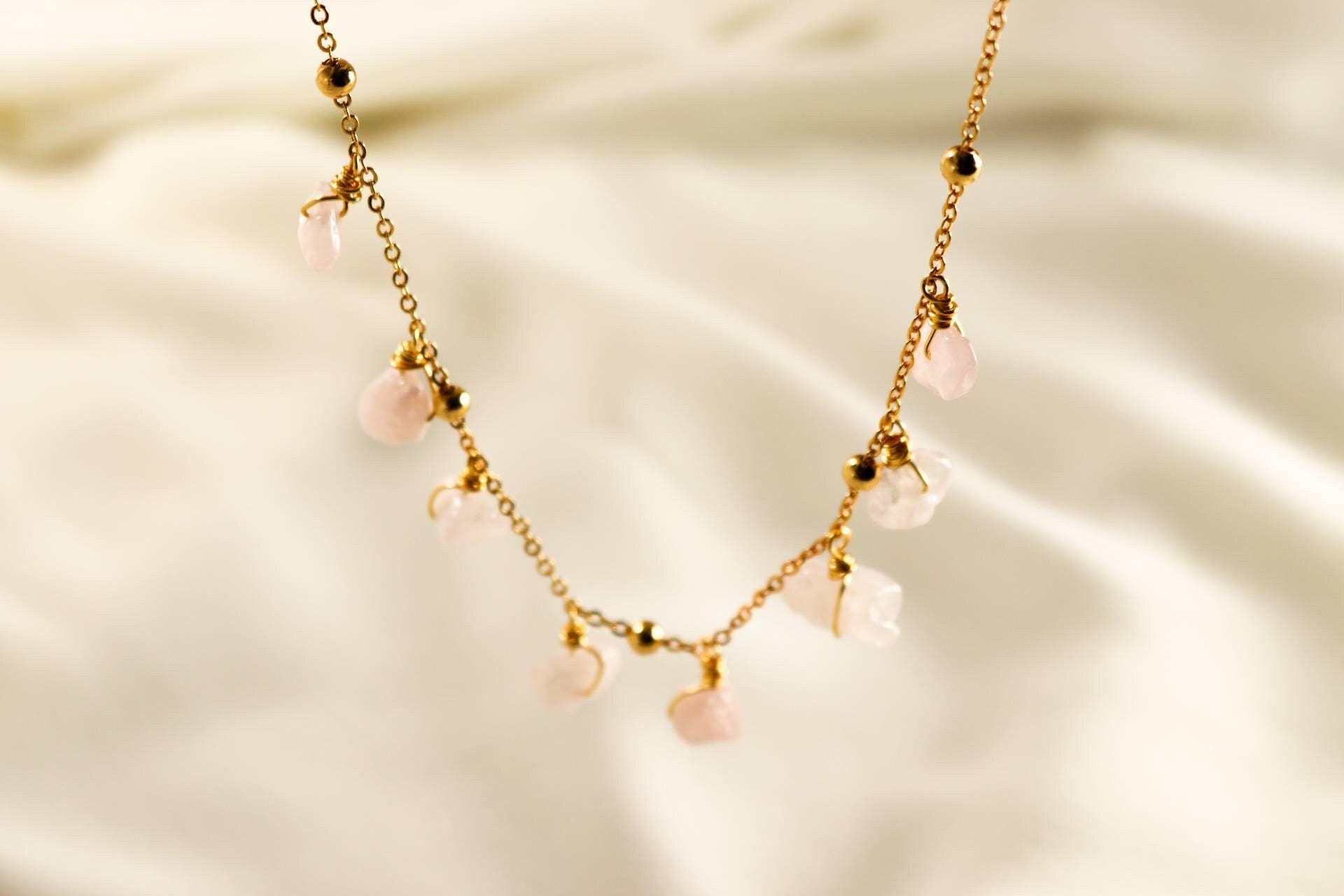 Dainty Real Rose quartz necklace gold, Minimaliste necklace, Genuine rose quartz, Raw rose quartz necklace, Necklace-christmas,Gifts for-her