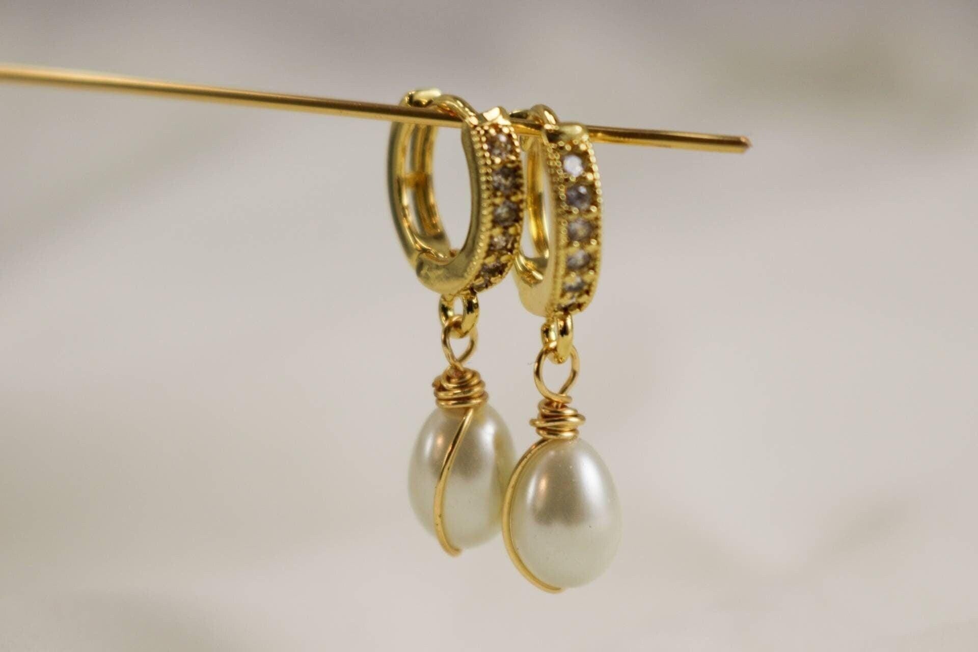 Pearl Earring Hoops, Dainty Hoop Earring, Earring Hoop Huggie, Minimalistic Earrings Hoop, Dainty earrings, Bridal Wedding-earrings Wedding