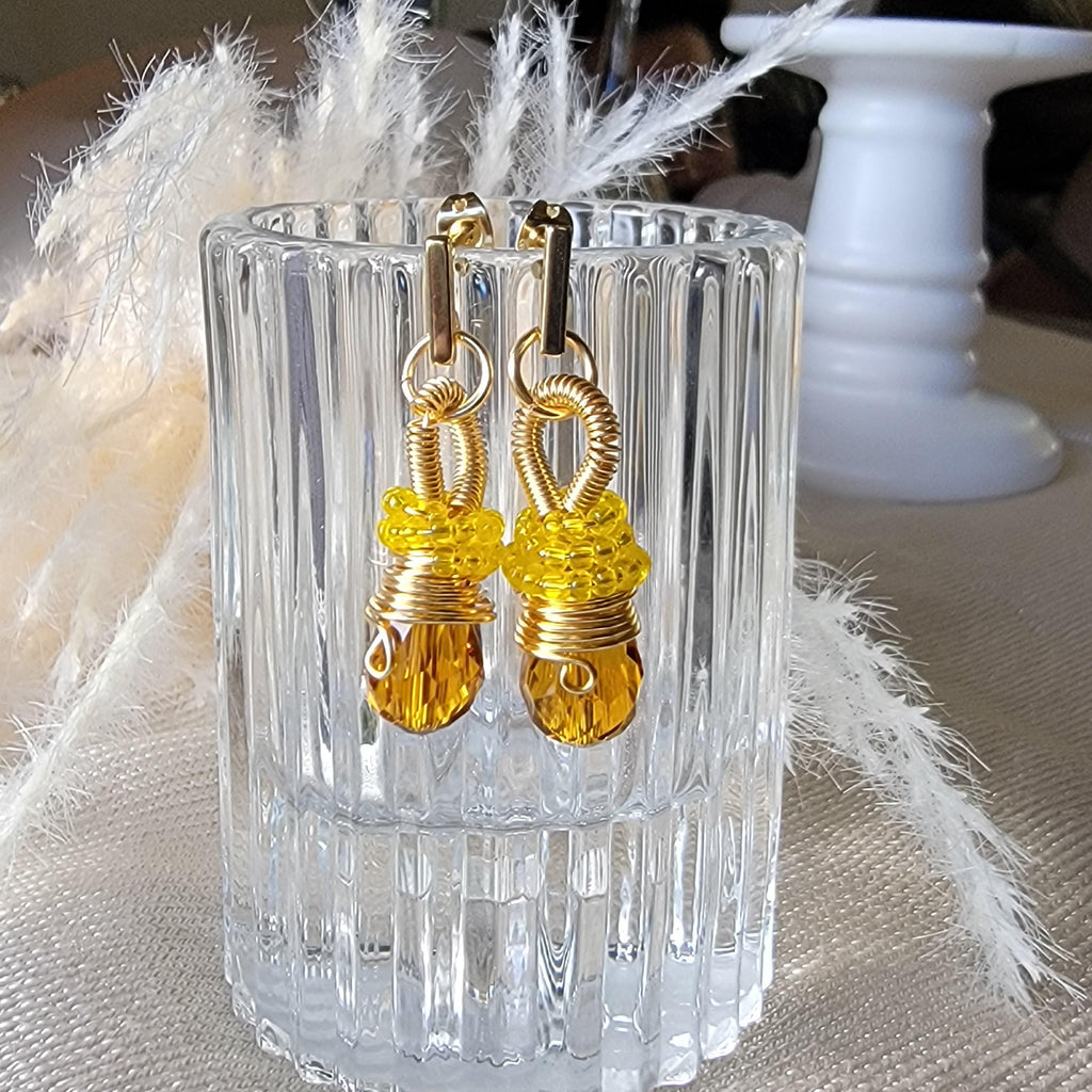 Amber Tear drop earrings, Autumns earrings, Dangling earrings, Minimaliste earrings, Tini earrings, Huggie earrings, Crystal drops earrings