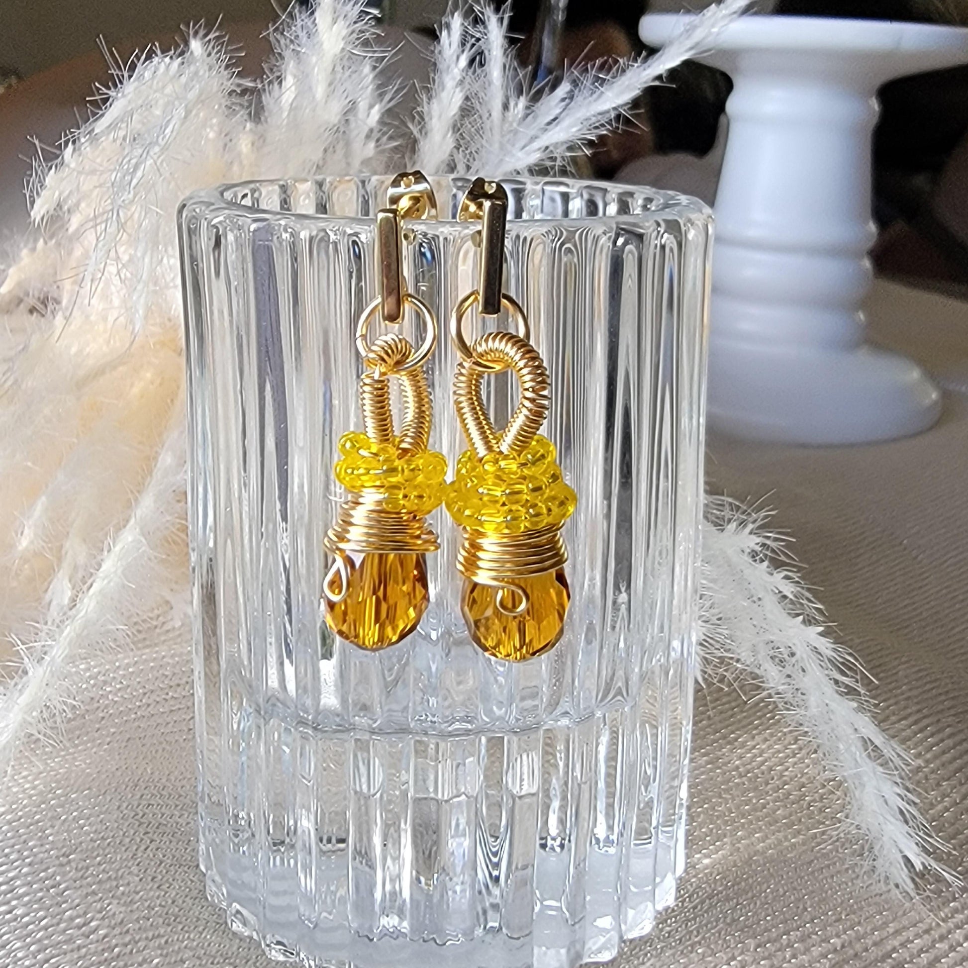 Amber Tear drop earrings, Autumns earrings, Dangling earrings, Minimaliste earrings, Tini earrings, Huggie earrings, Crystal drops earrings