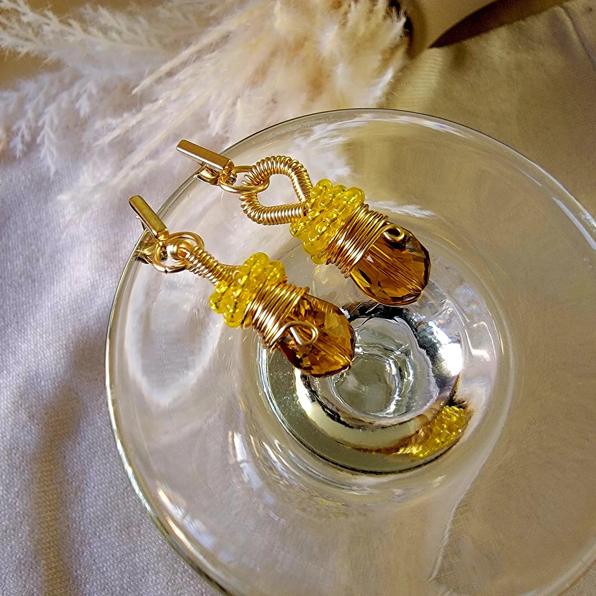 Amber Tear drop earrings, Autumns earrings, Dangling earrings, Minimaliste earrings, Tini earrings, Huggie earrings, Crystal drops earrings