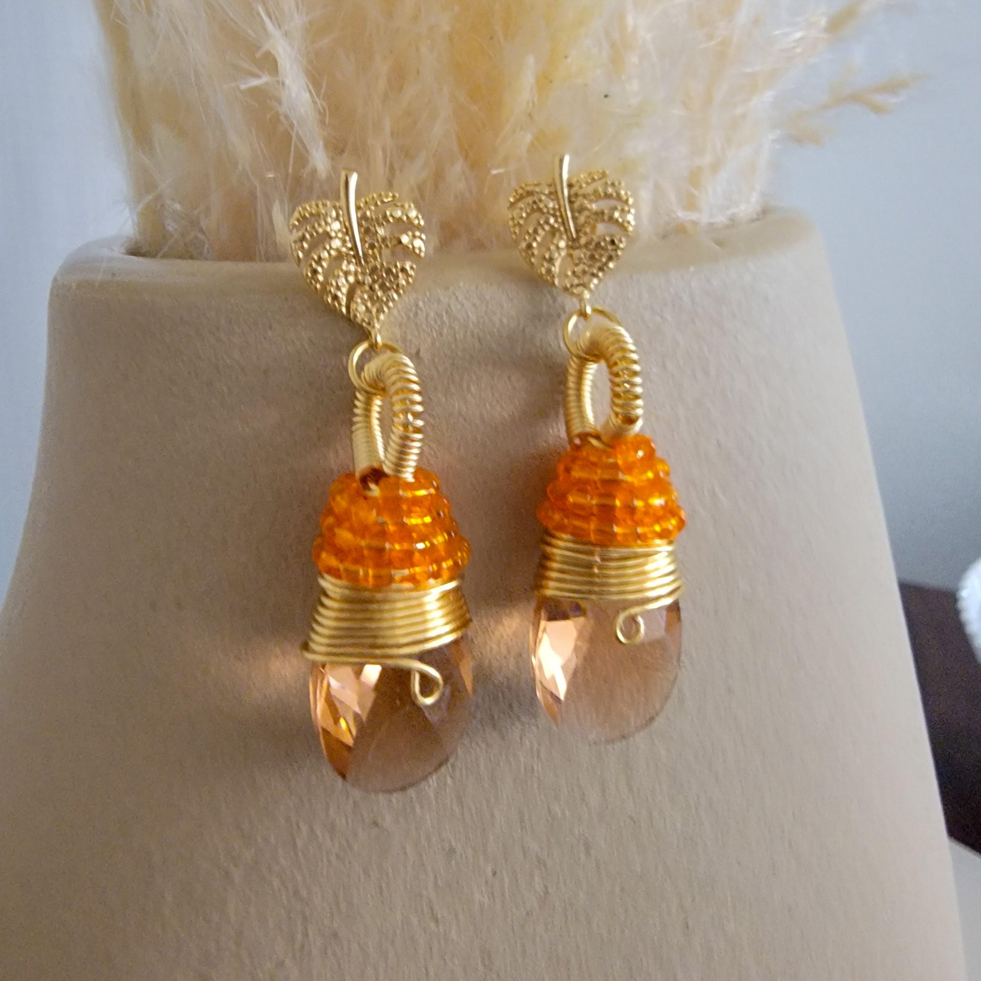 PeachTear drop earrings, Waterdrop earring, dangling earrings, minimaliste earrings, tini earrings, huggie earrings, crystal drops earrings