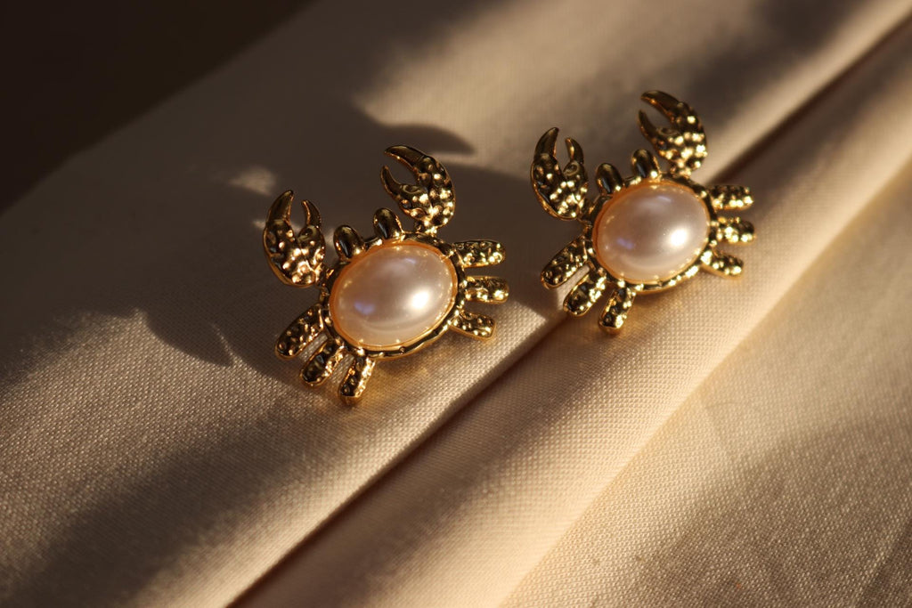 Crab Stud Earrings, Dainty Crab Earrings, Minimalists earrings, Tiny gold earrings, Tiny dainty earring Gifts for-her, Wife gift, for-women