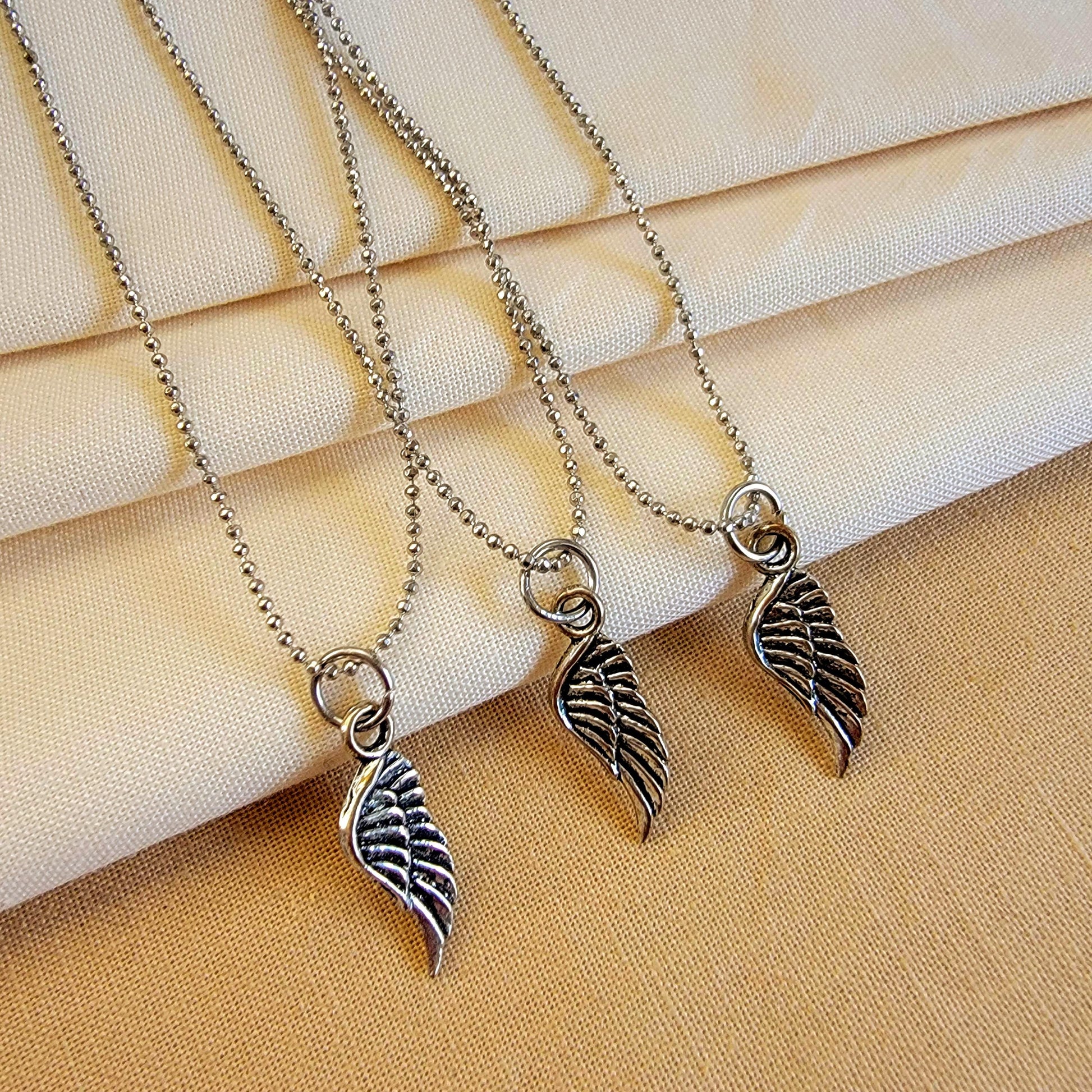 Angel Wing Necklace, Tiny Angel Wing Necklace, Minimalist Necklace, Thin chain necklaces, Dainty Minimaliste necklace, Gifts for-her wife