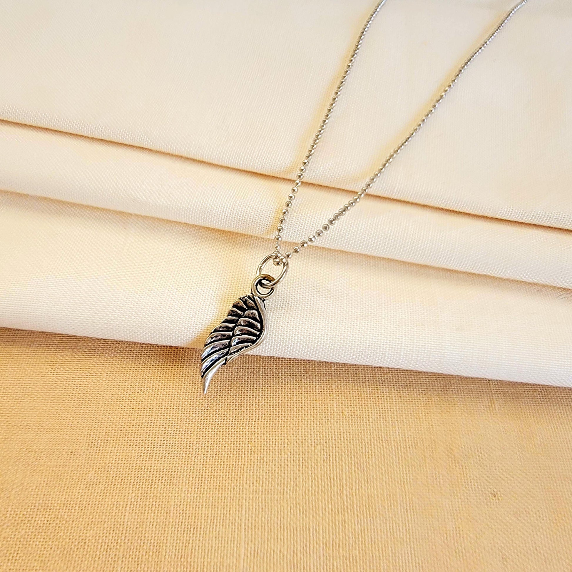 Angel Wing Necklace, Tiny Angel Wing Necklace, Minimalist Necklace, Thin chain necklaces, Dainty Minimaliste necklace, Gifts for-her wife