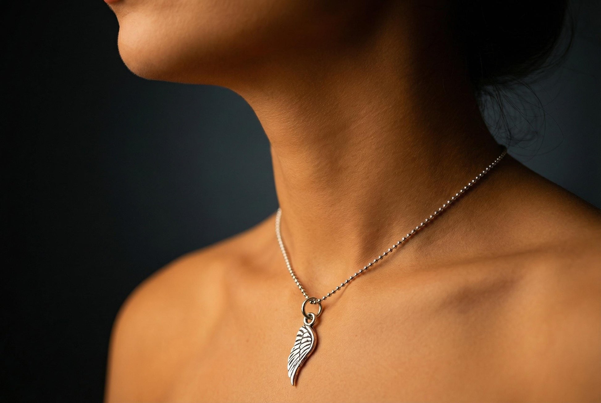 Angel Wing Necklace, Tiny Angel Wing Necklace, Minimalist Necklace, Thin chain necklaces, Dainty Minimaliste necklace, Gifts for-her wife