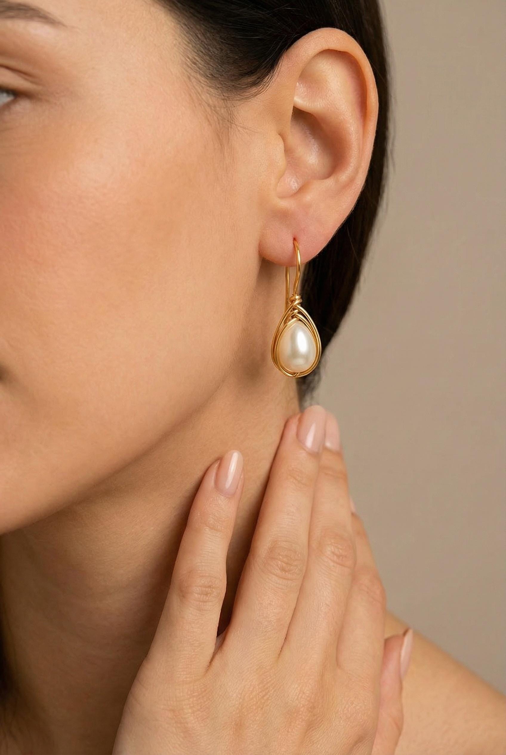 Dainty Pearl Gold earrings, Minimalist Earring, Drop pearl earrings, Pearl earrings wedding, Maid-of-Honor Gift, Bridal gift jewelry