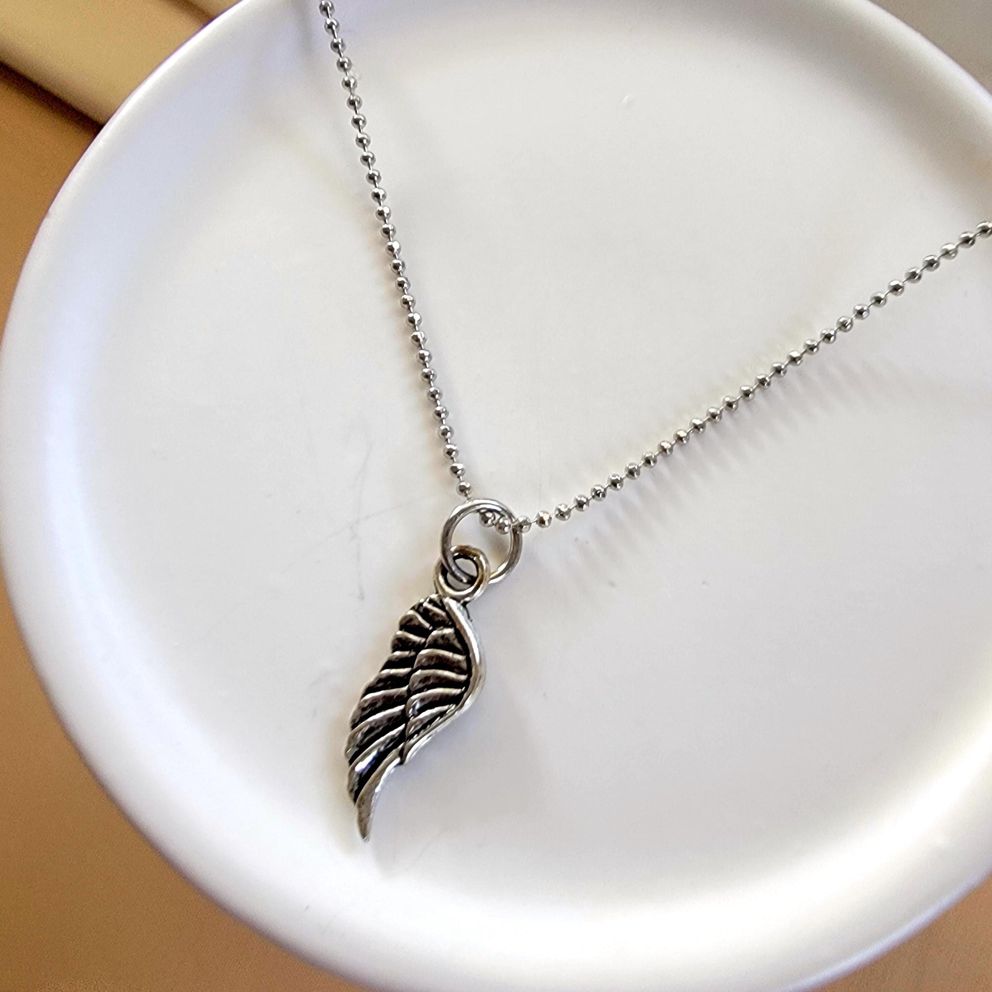 Angel Wing Necklace, Tiny Angel Wing Necklace, Minimalist Necklace, Thin chain necklaces, Dainty Minimaliste necklace, Gifts for-her wife