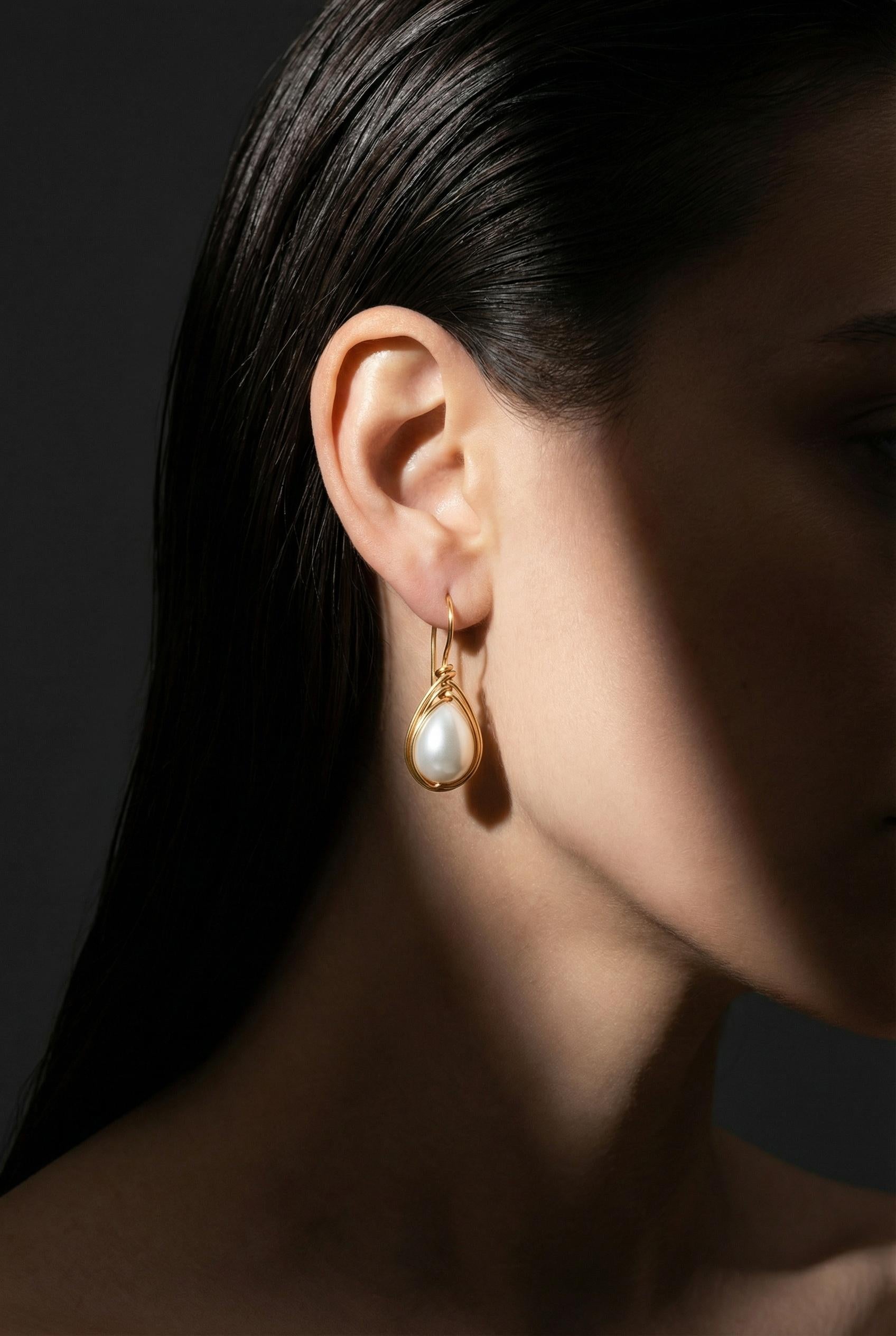 Dainty Pearl Gold earrings, Minimalist Earring, Drop pearl earrings, Pearl earrings wedding, Maid-of-Honor Gift, Bridal gift jewelry