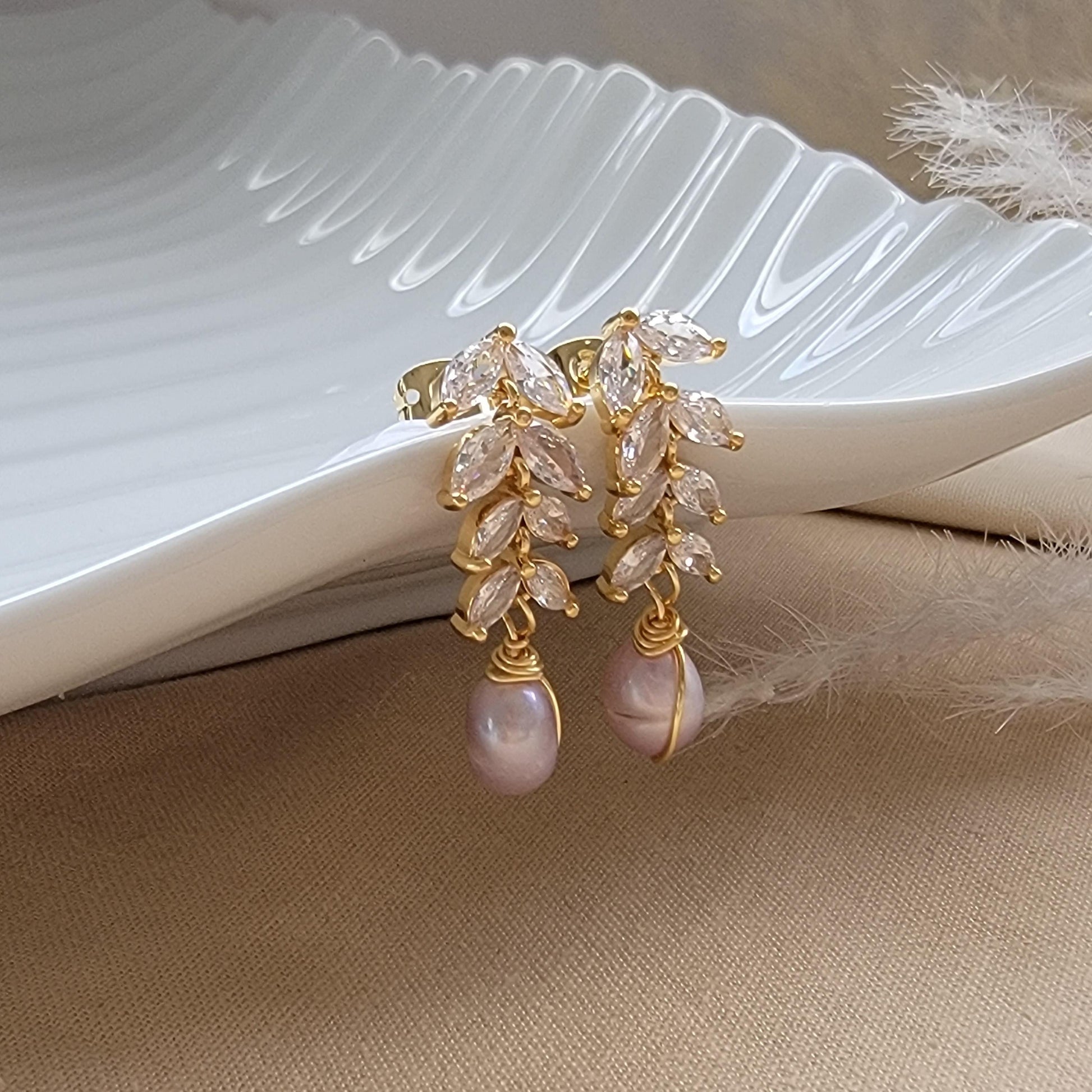 Dainty Pearl drop earrings, Natural Freshwater Pearl Earring, Dainty gold earrings, Earring Minimalistic, Bridal Earring, Maid honor gift