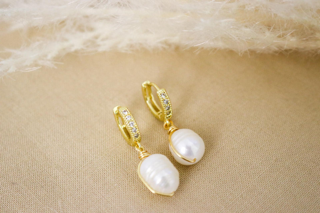 Dainty Freshwater Pearl Earring Hoops, Dainty Hoop Earring, Minimalistic Earrings Hoop, Bridal Wedding-earrings Wedding,  Huggie Earrings