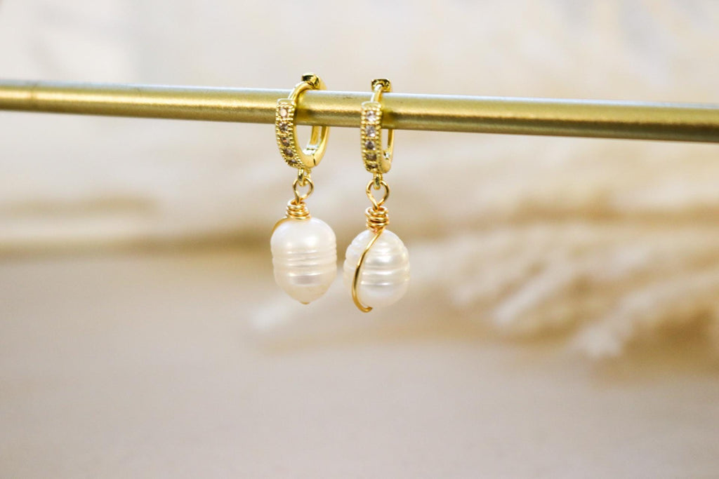 Dainty Freshwater Pearl Earring Hoops, Dainty Hoop Earring, Minimalistic Earrings Hoop, Bridal Wedding-earrings Wedding,  Huggie Earrings