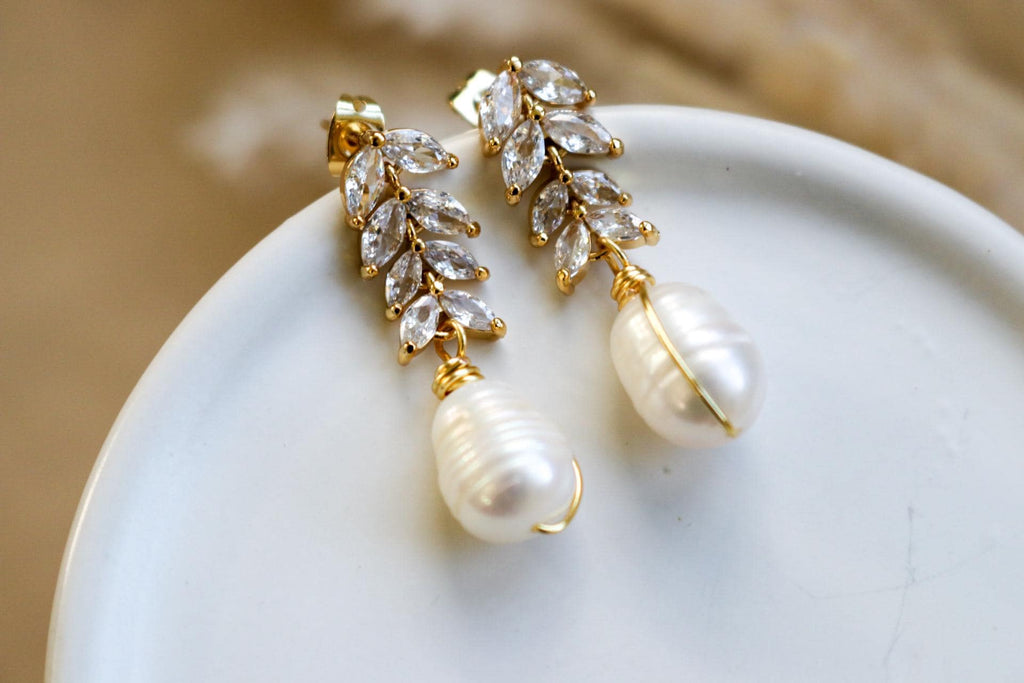 Dainty Pearl drop earrings, Natural Freshwater Pearl Earring, Dainty gold earrings, Earring Minimalistic, Bridal Earring, Maid honor gift